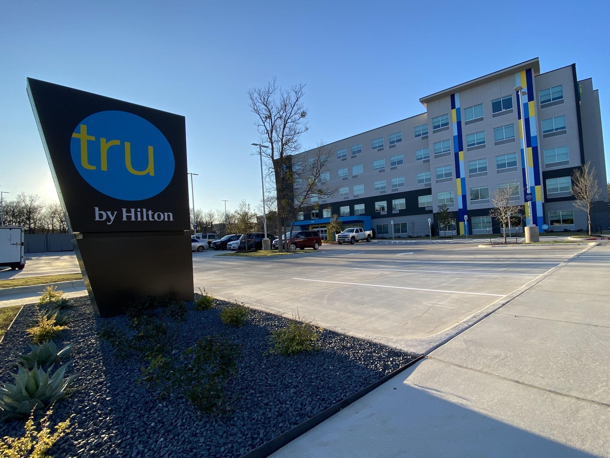 Vista Exterior Tru by Hilton Austin Airport