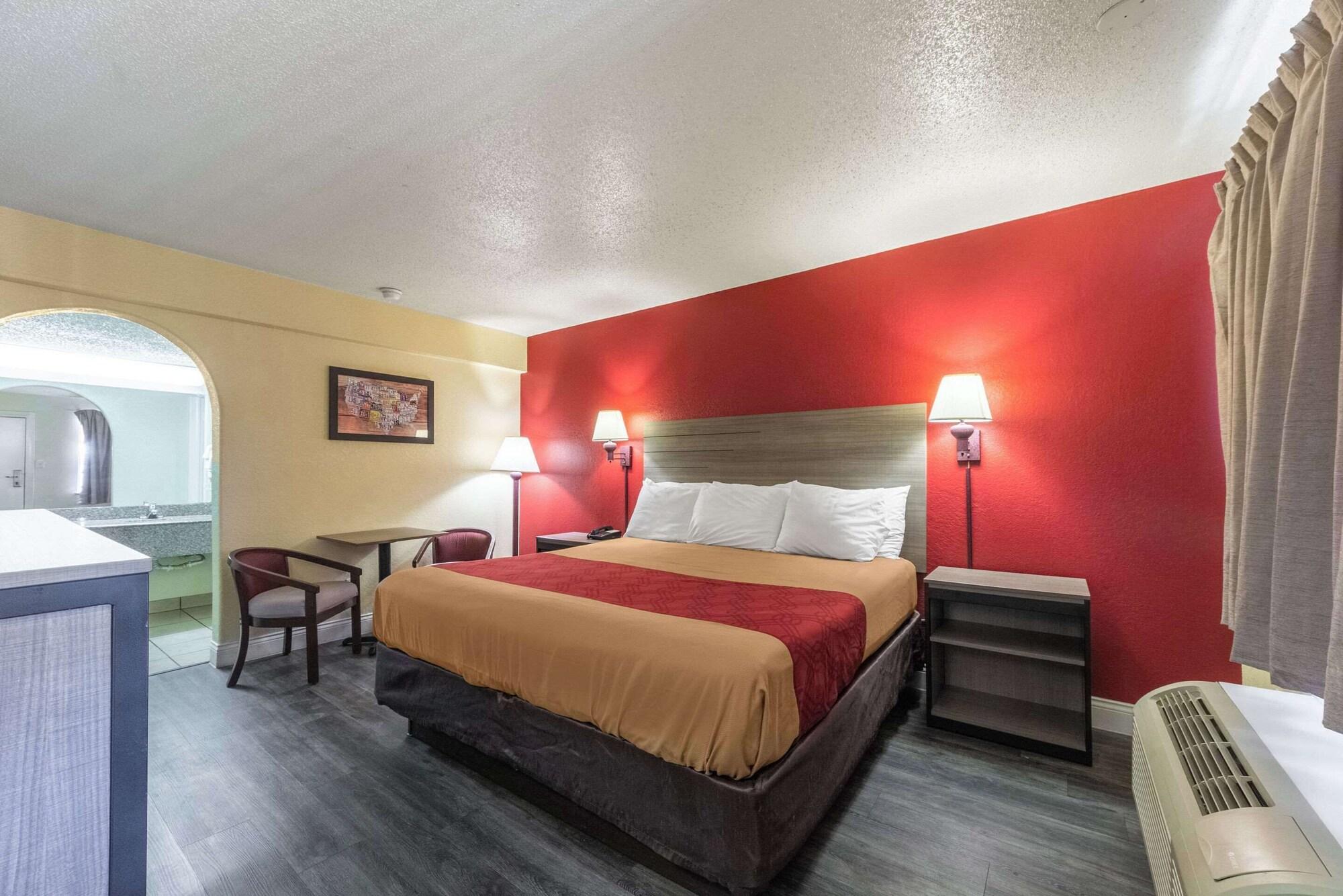 Varios Econo Lodge San Marcos University Area