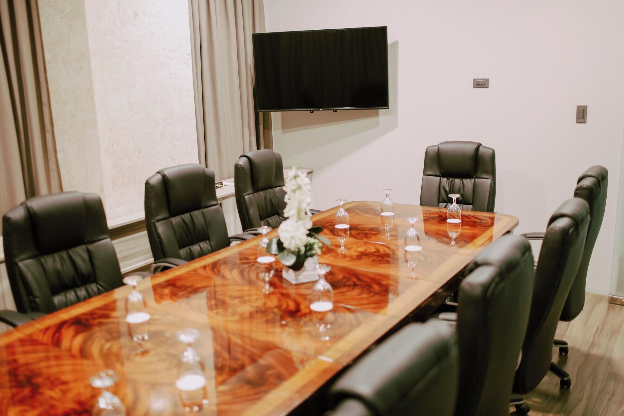 Sala de Reuniones Goldberry Suites and Hotel Cebu