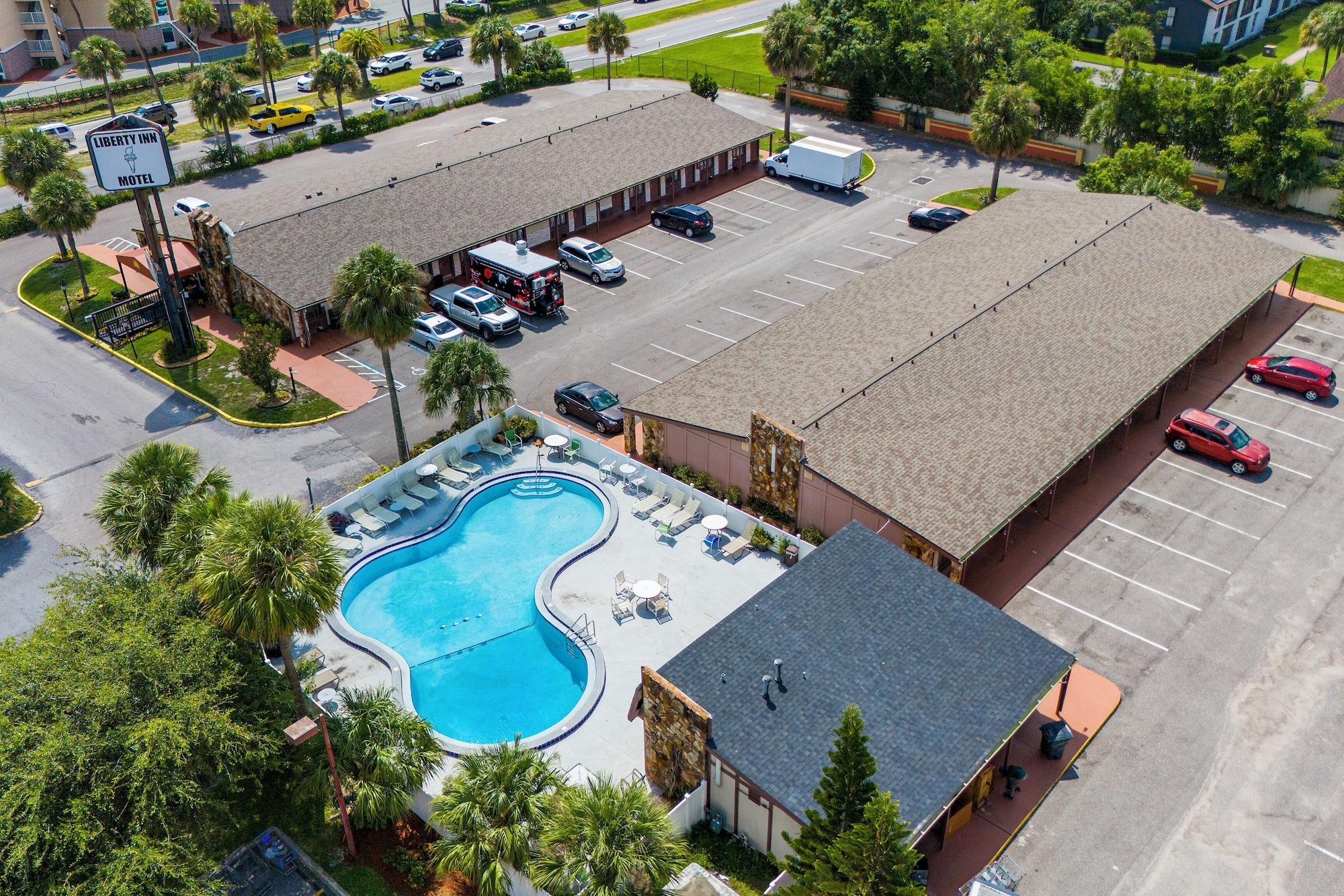 Vista Exterior Liberty Garden Inn by OYO Kissimmee near Disney World