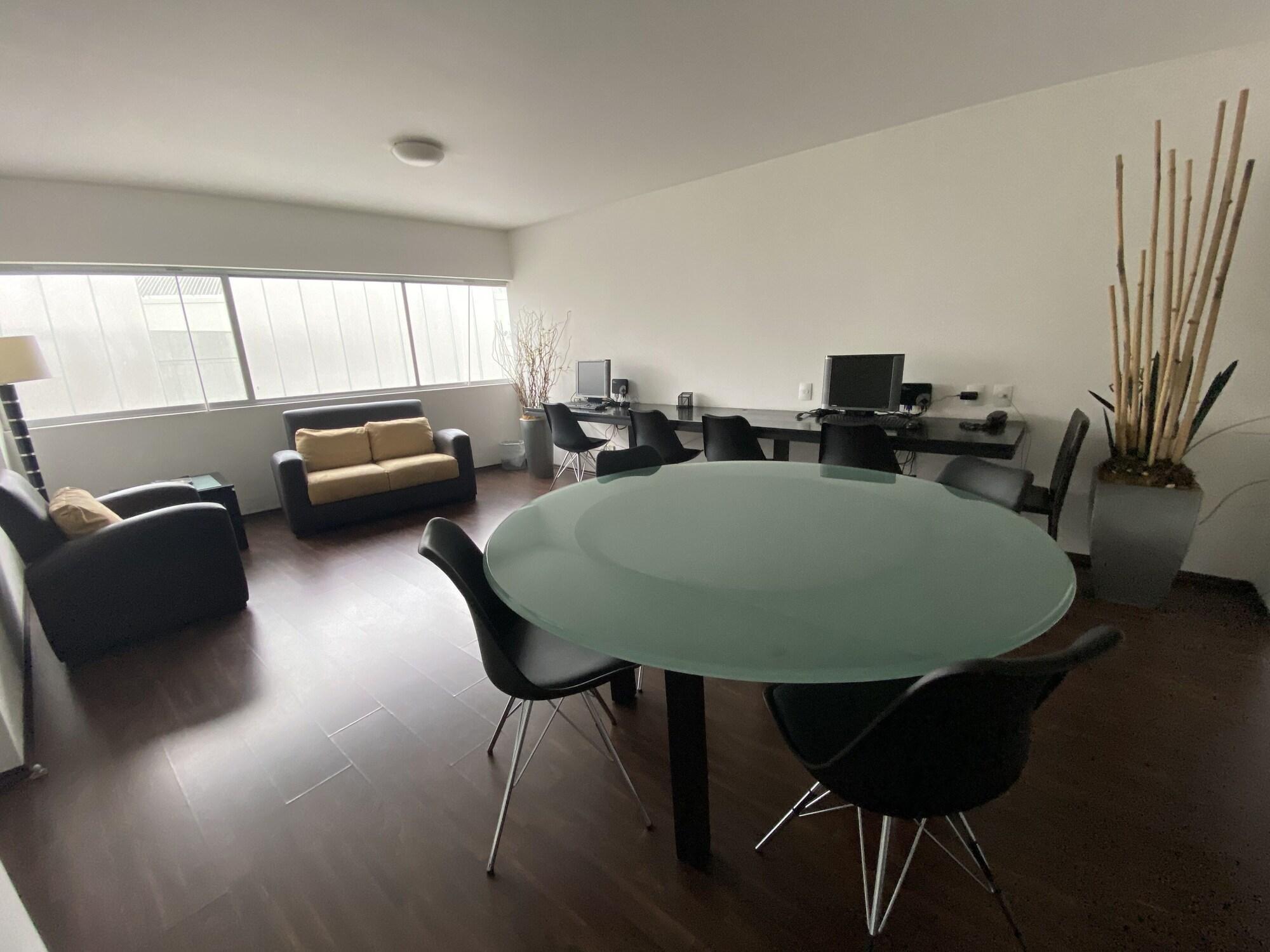 Sala de Reuniones Suites Teca Once