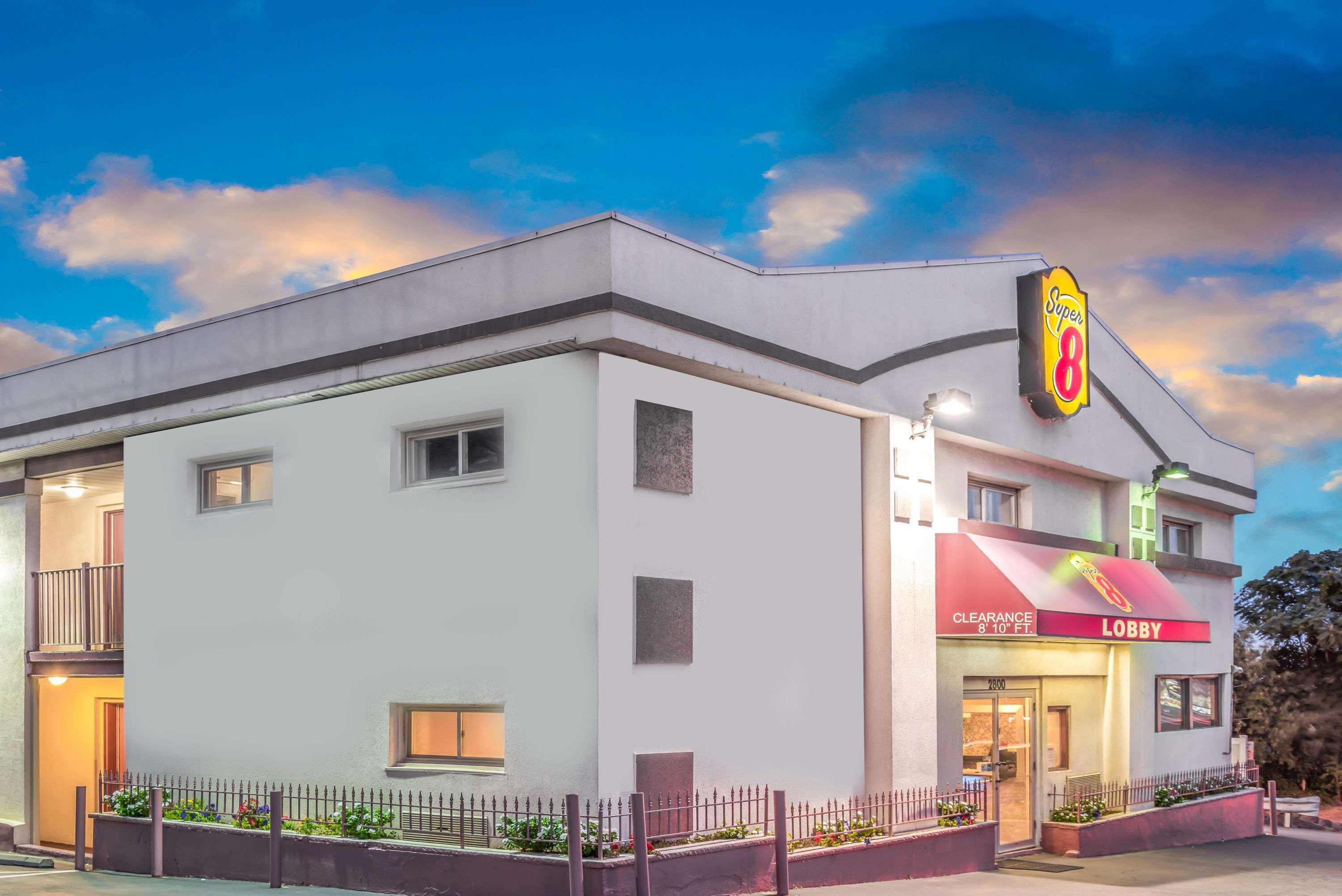 Vista Exterior Super 8 by Wyndham North Bergen NJ/NYC Area