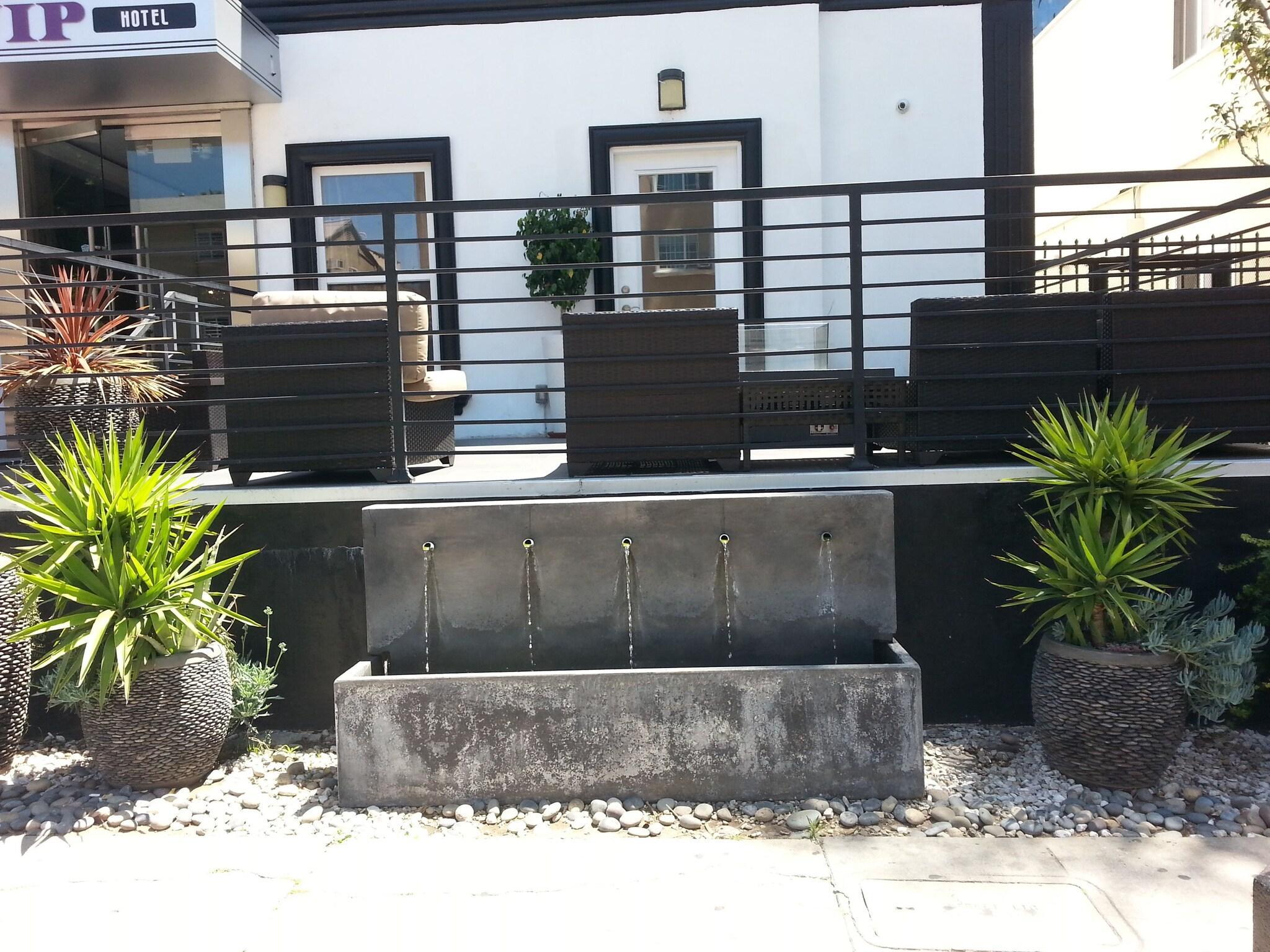 Vista Exterior Hollywood VIP Hotel