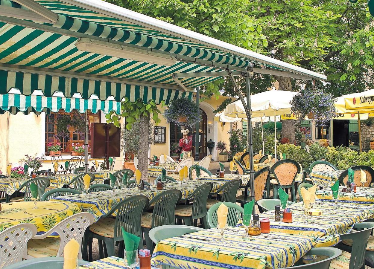 Varios Logis Hotel le Louvre