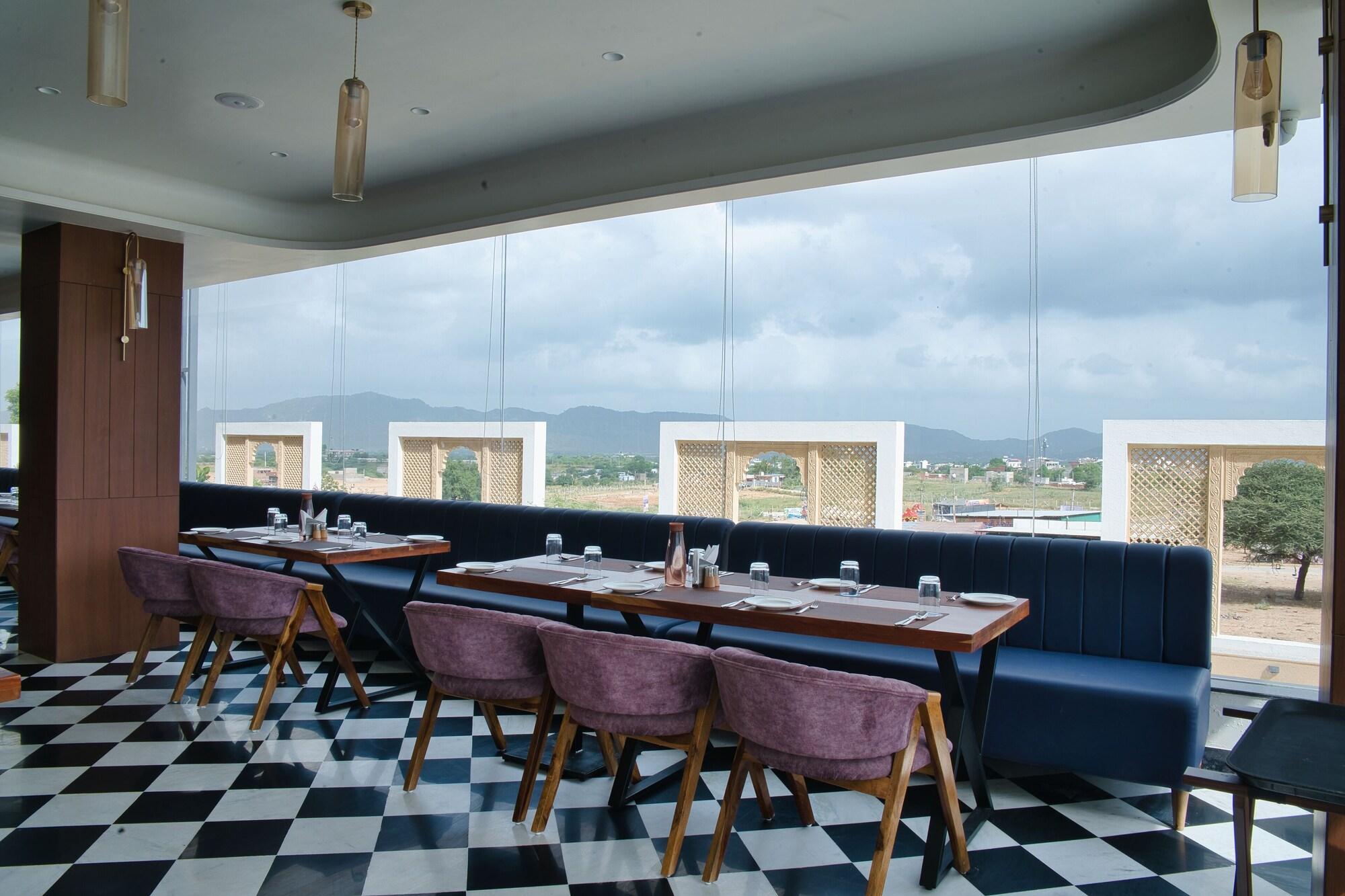 Restaurant STERLING PUSHKAR