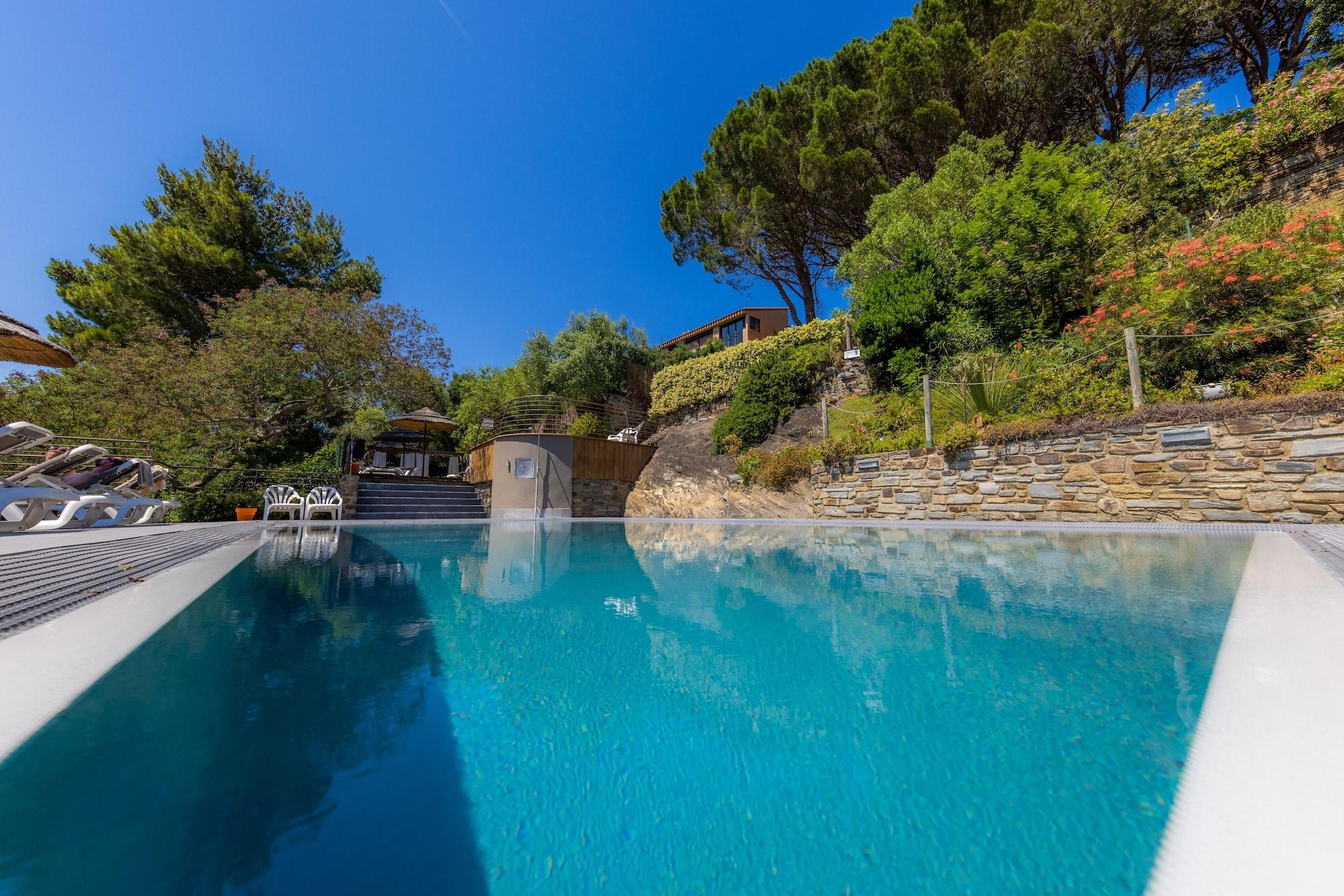 Vista Piscina Le Madeloc Hôtel & Spa