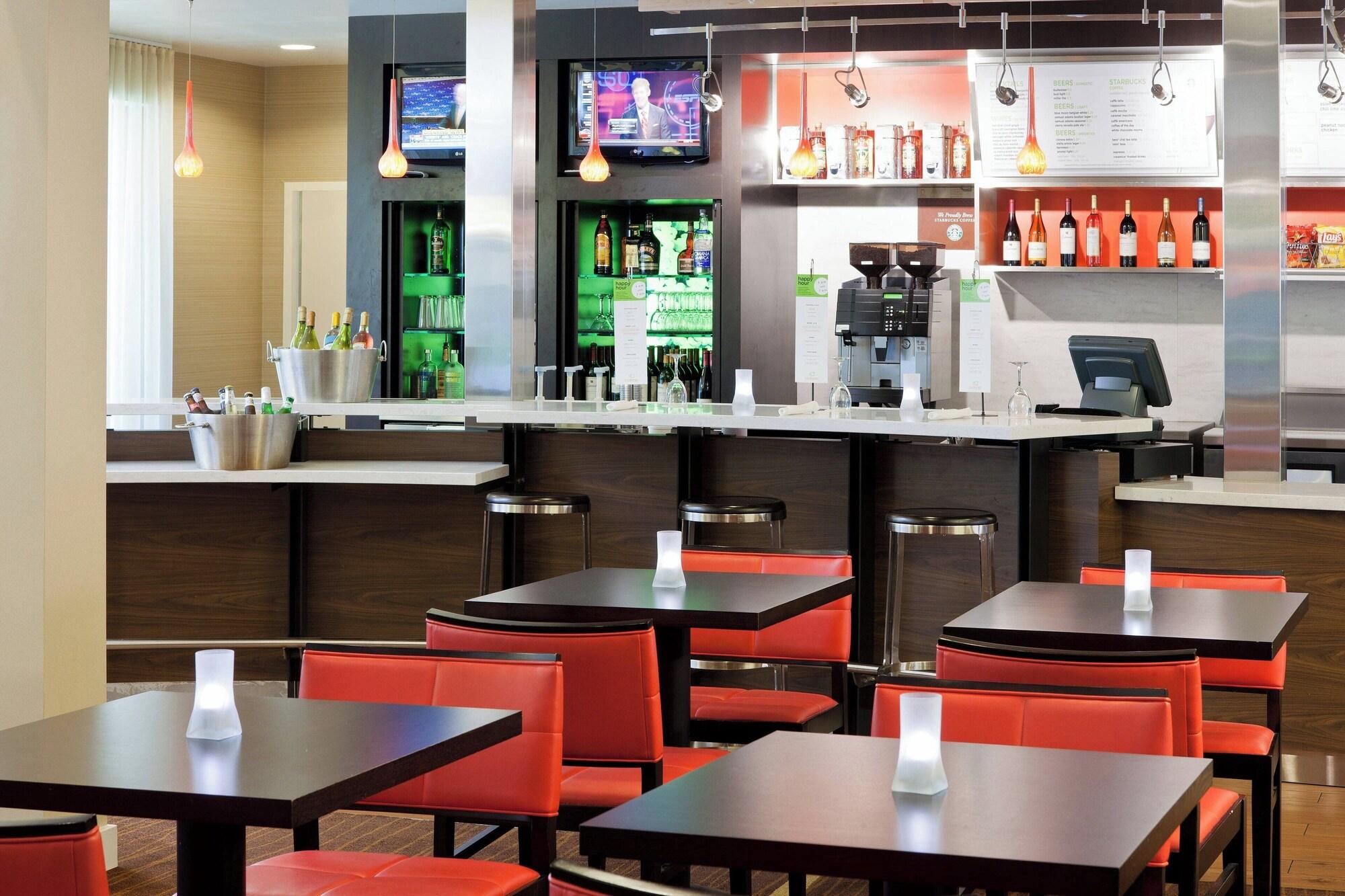 Restaurant Courtyard by Marriott Sacramento Airport Natomas