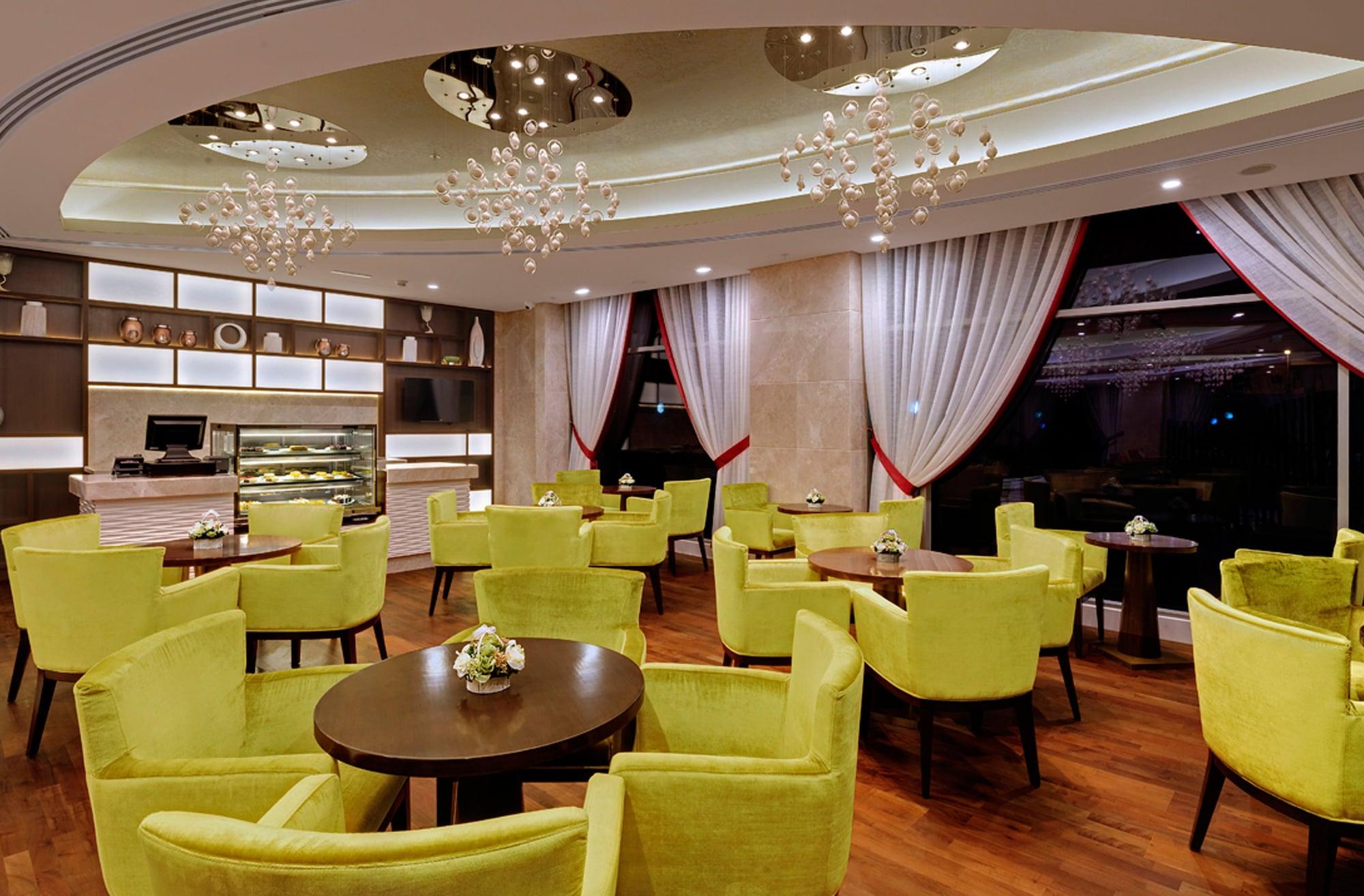 Vista Lobby Landmark Premier Hotel