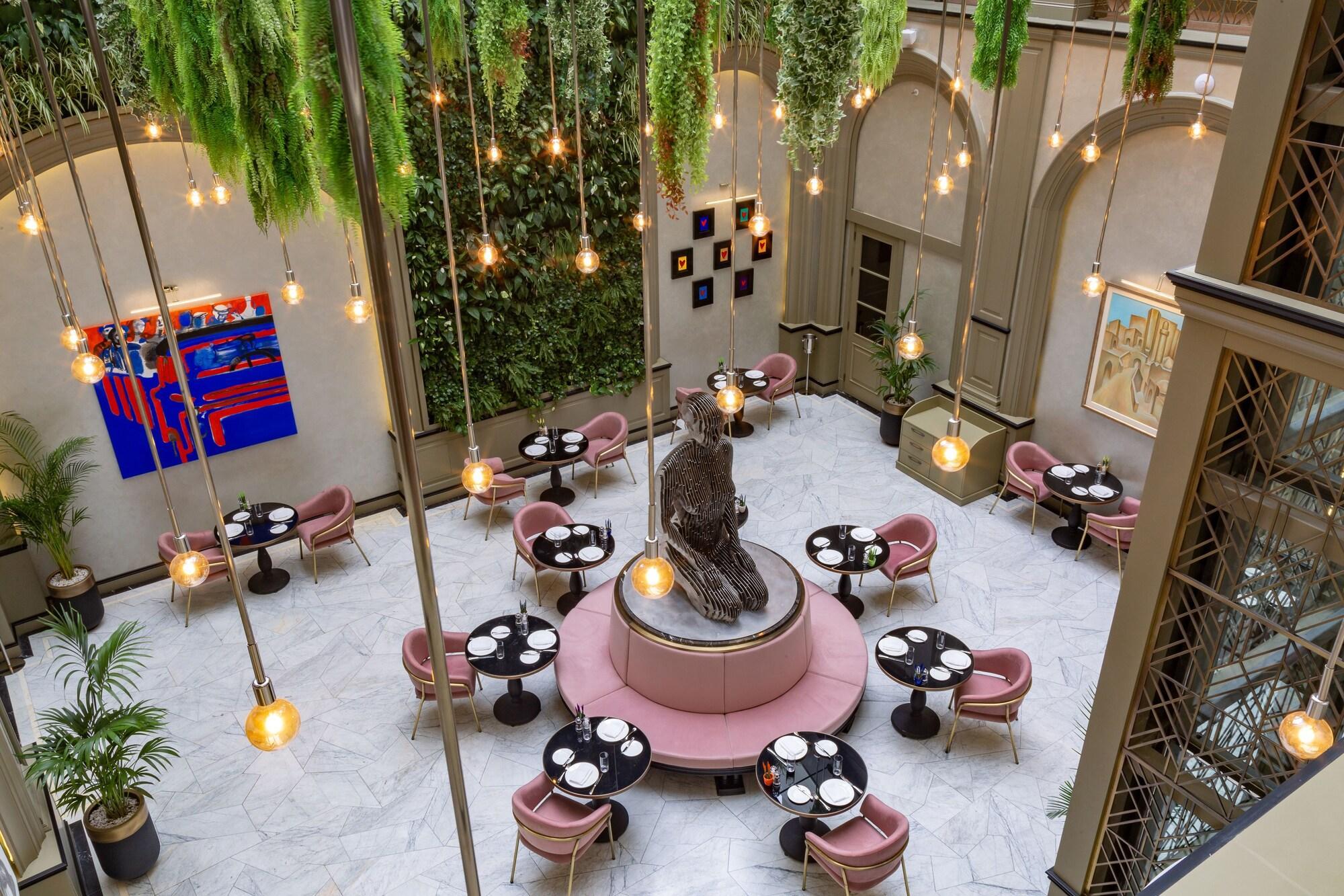 Restaurant Art Gallery Hotel