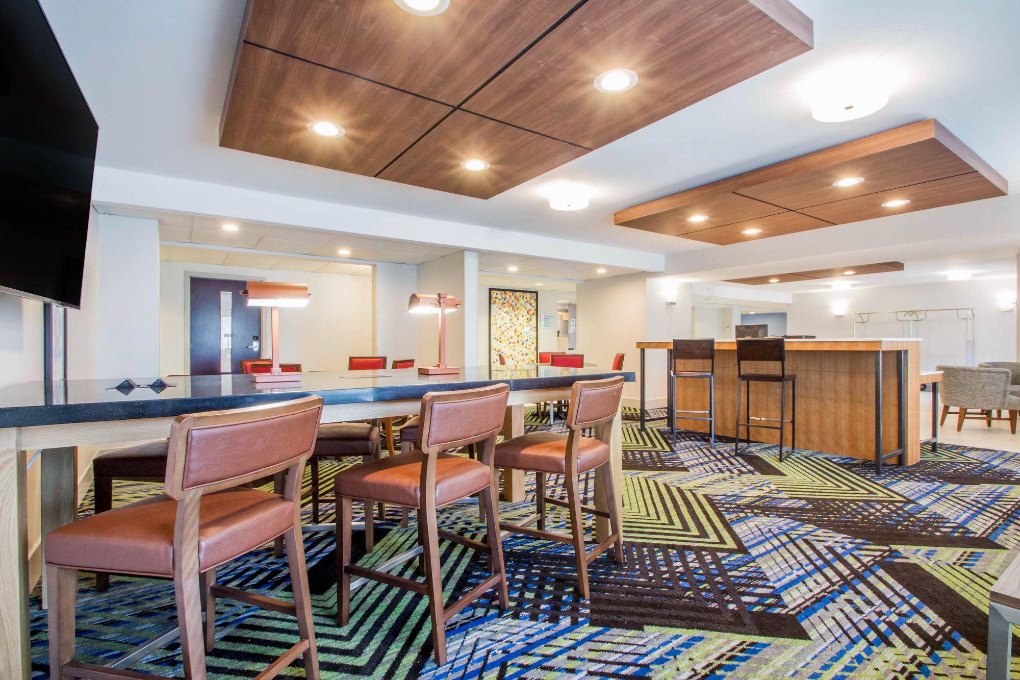 Vista Lobby Holiday Inn Express and Suites Albany Airport- Wolf Road by IHG