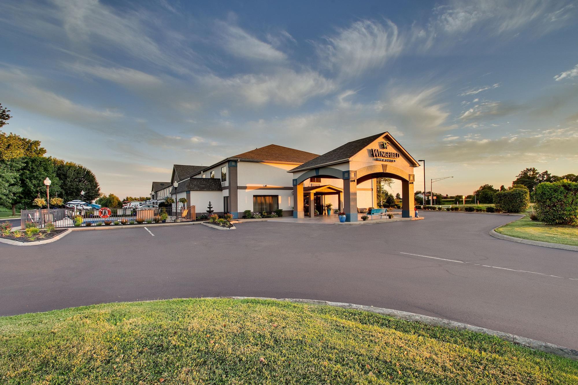 Vista Exterior Greenfield Inn & Suites Owensboro, KY Airport