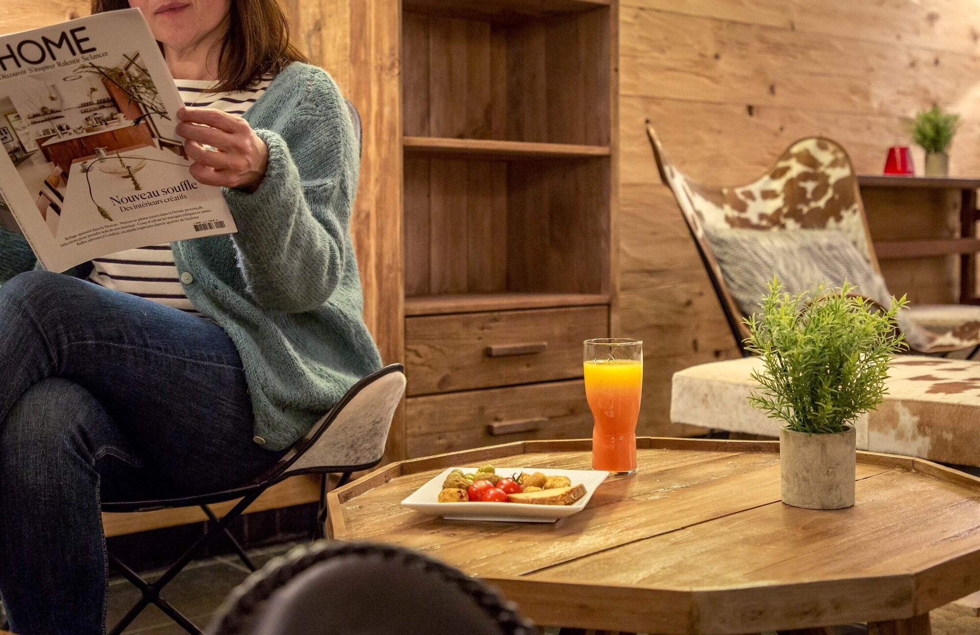 Vista Lobby SOWELL HÔTELS Le Pas du Loup