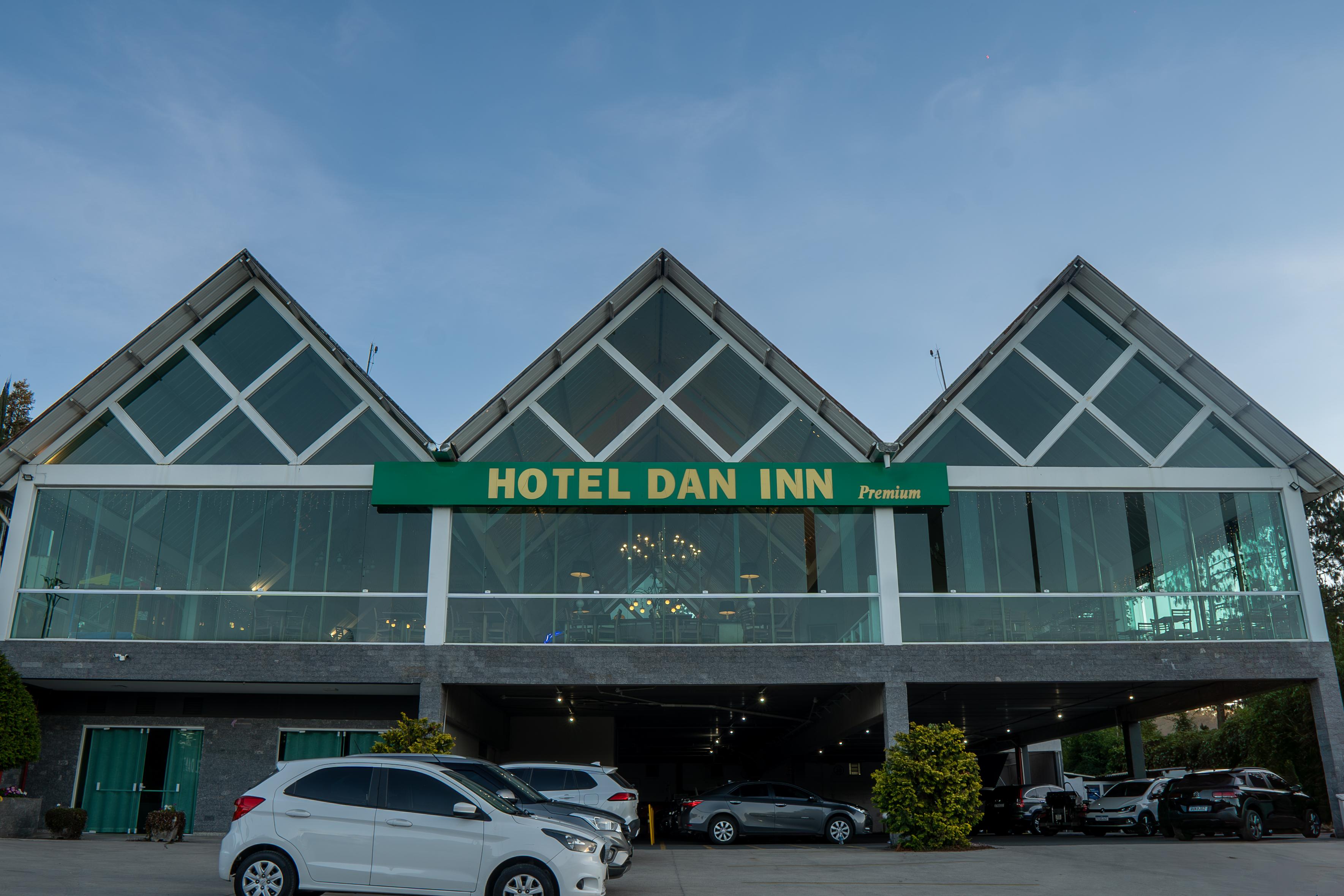 Vista da fachada Hotel Dan Inn Campos do Jordão