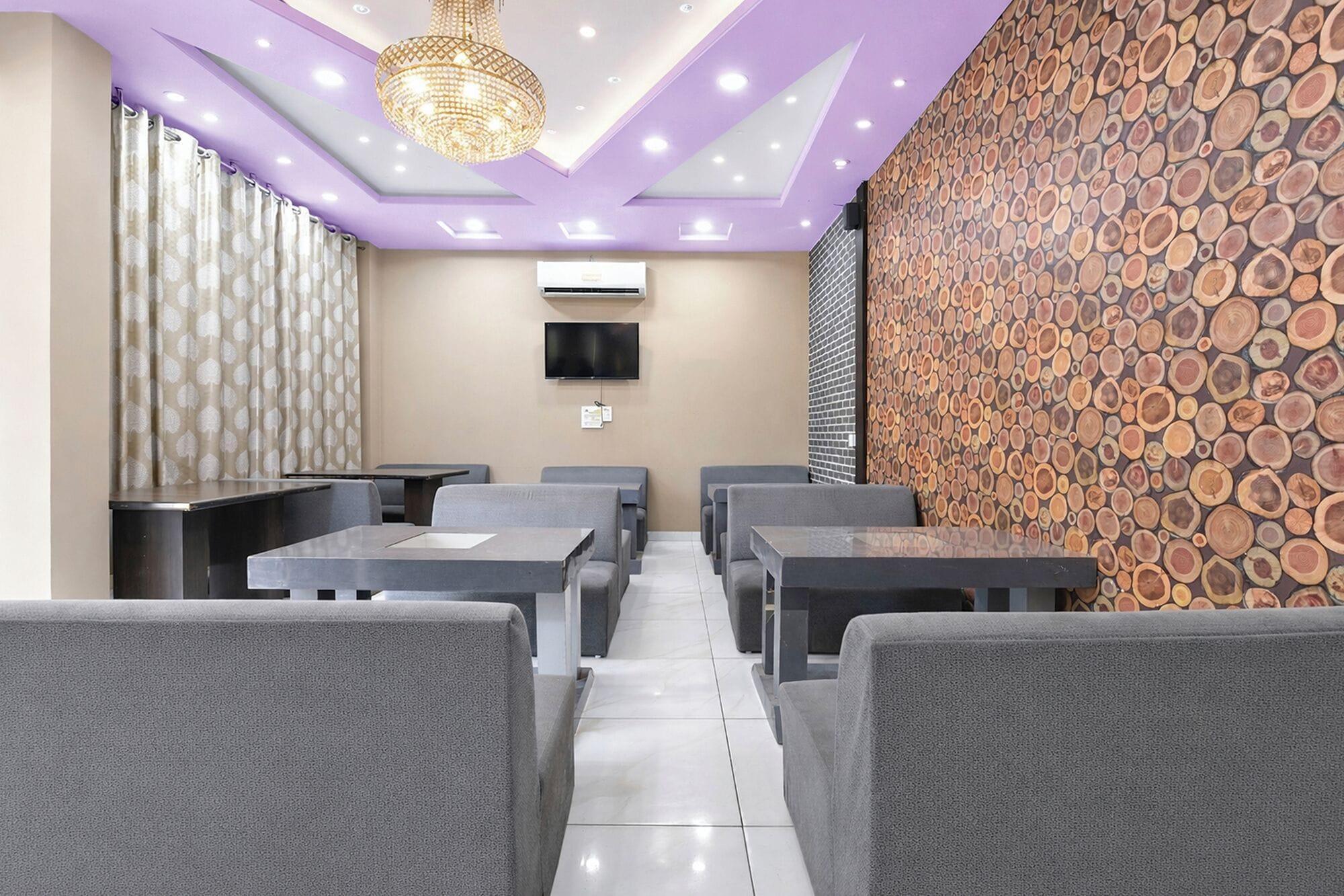 Restaurant Fabhotel Jaya Palace