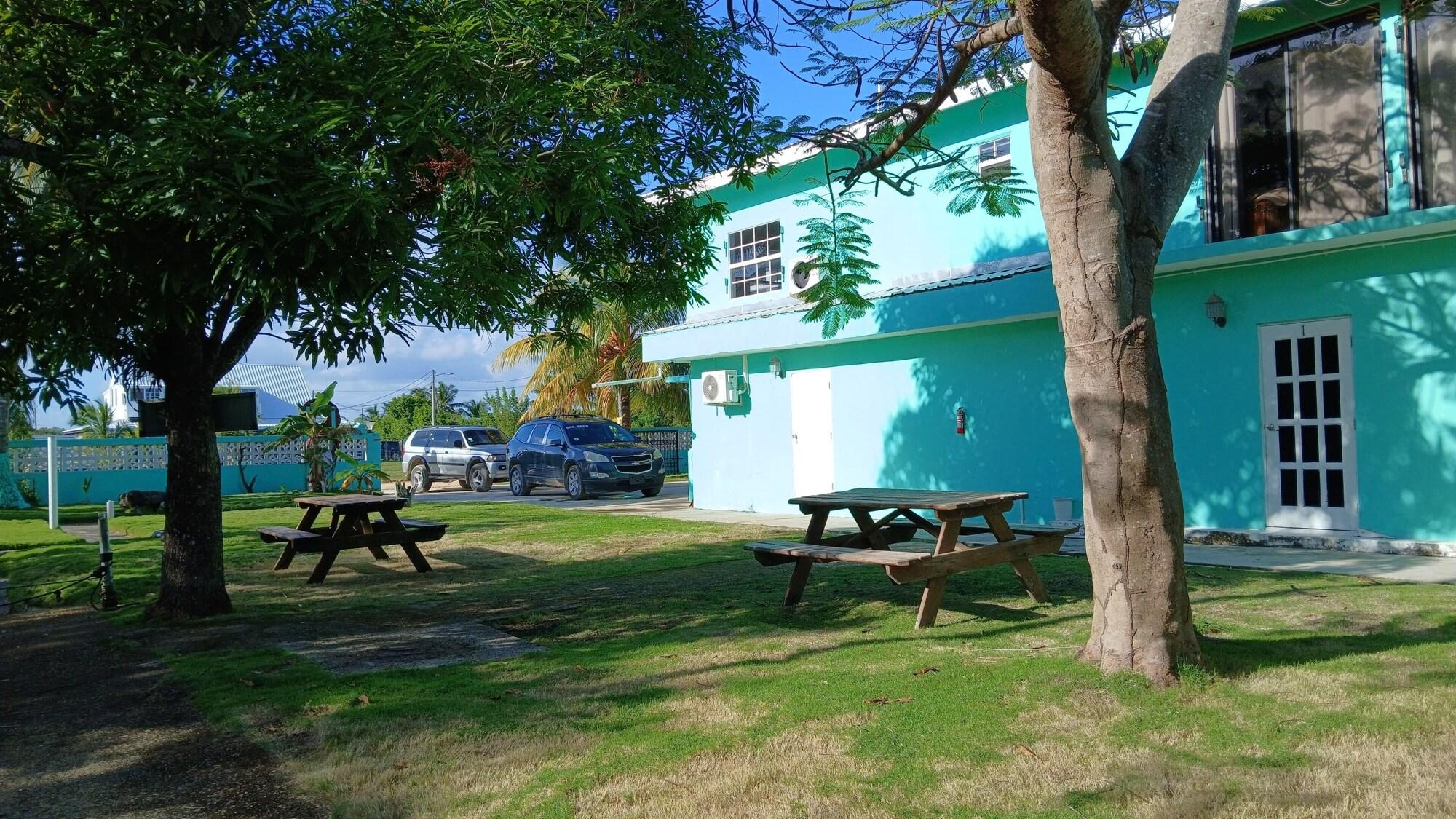 Varios Bamboleo Inn Belize