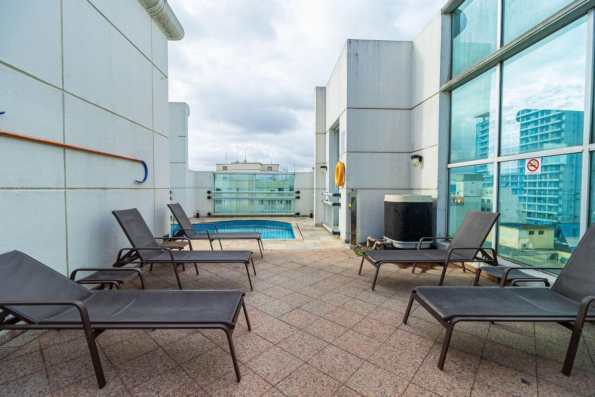 Vista Piscina LFlats Hotel Oscar Freire Hosp. Clínicas