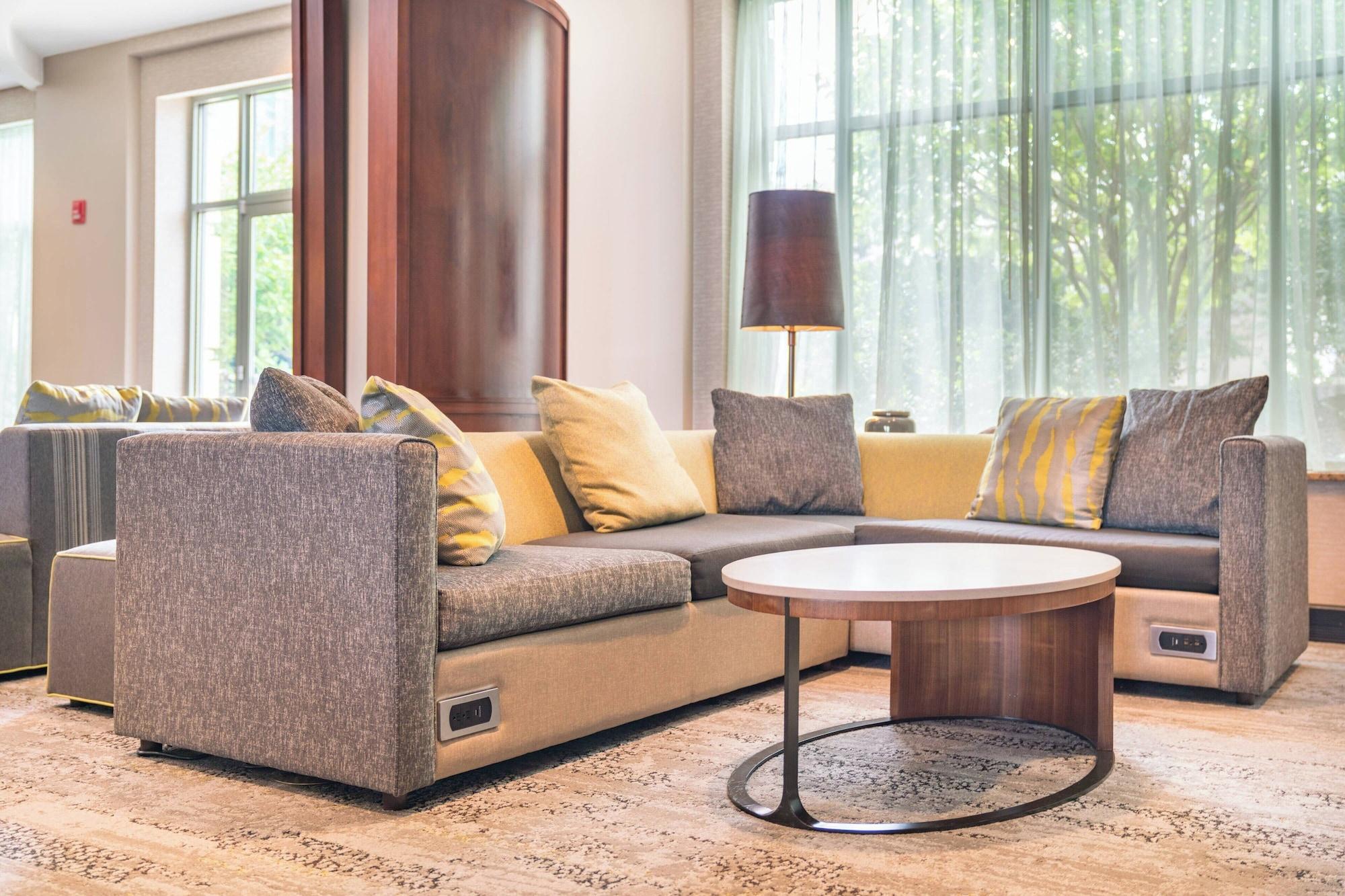 Vista Lobby Courtyard Silver Spring Downtown