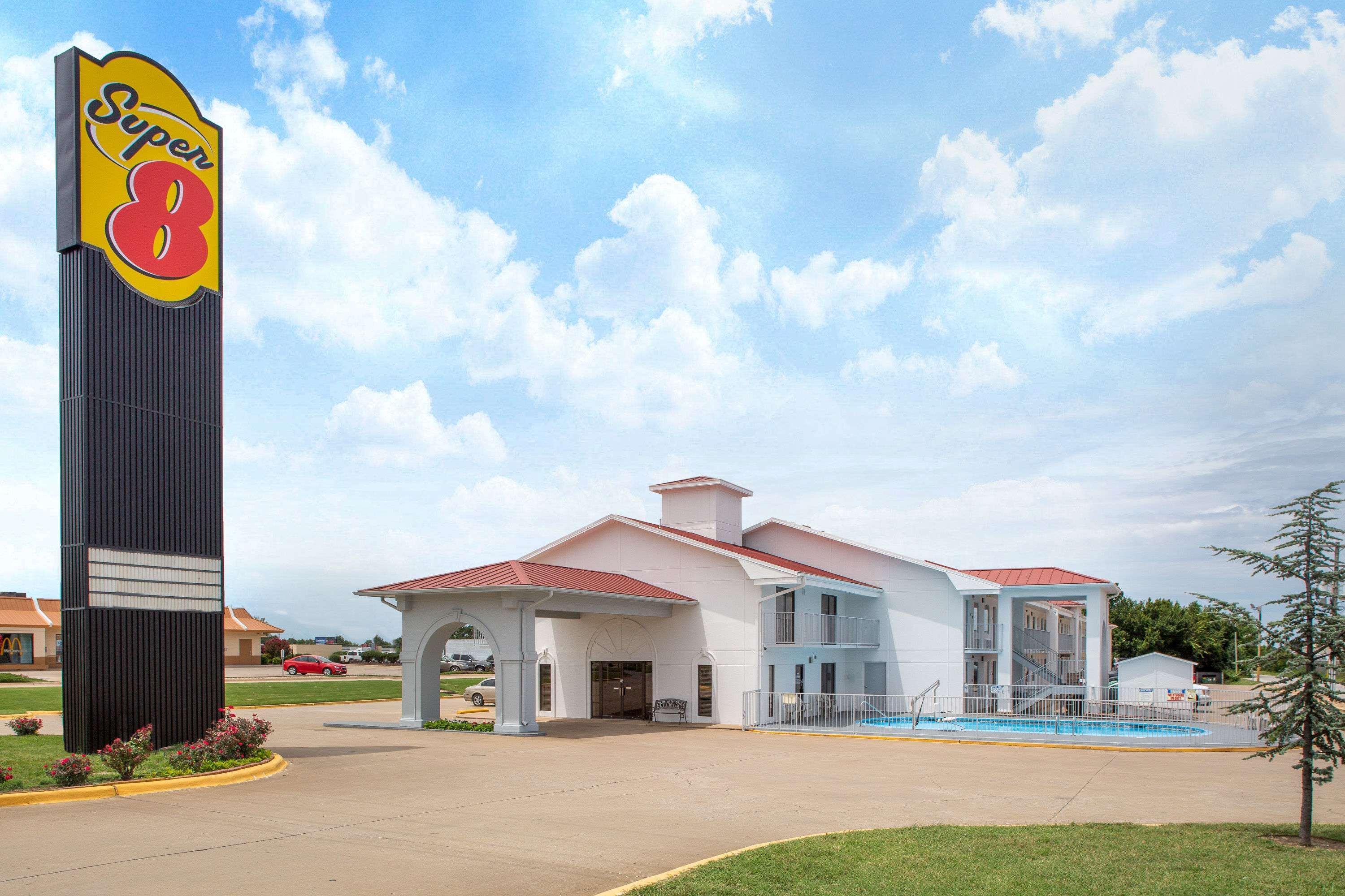 Varios Super 8 by Wyndham Springdale AR