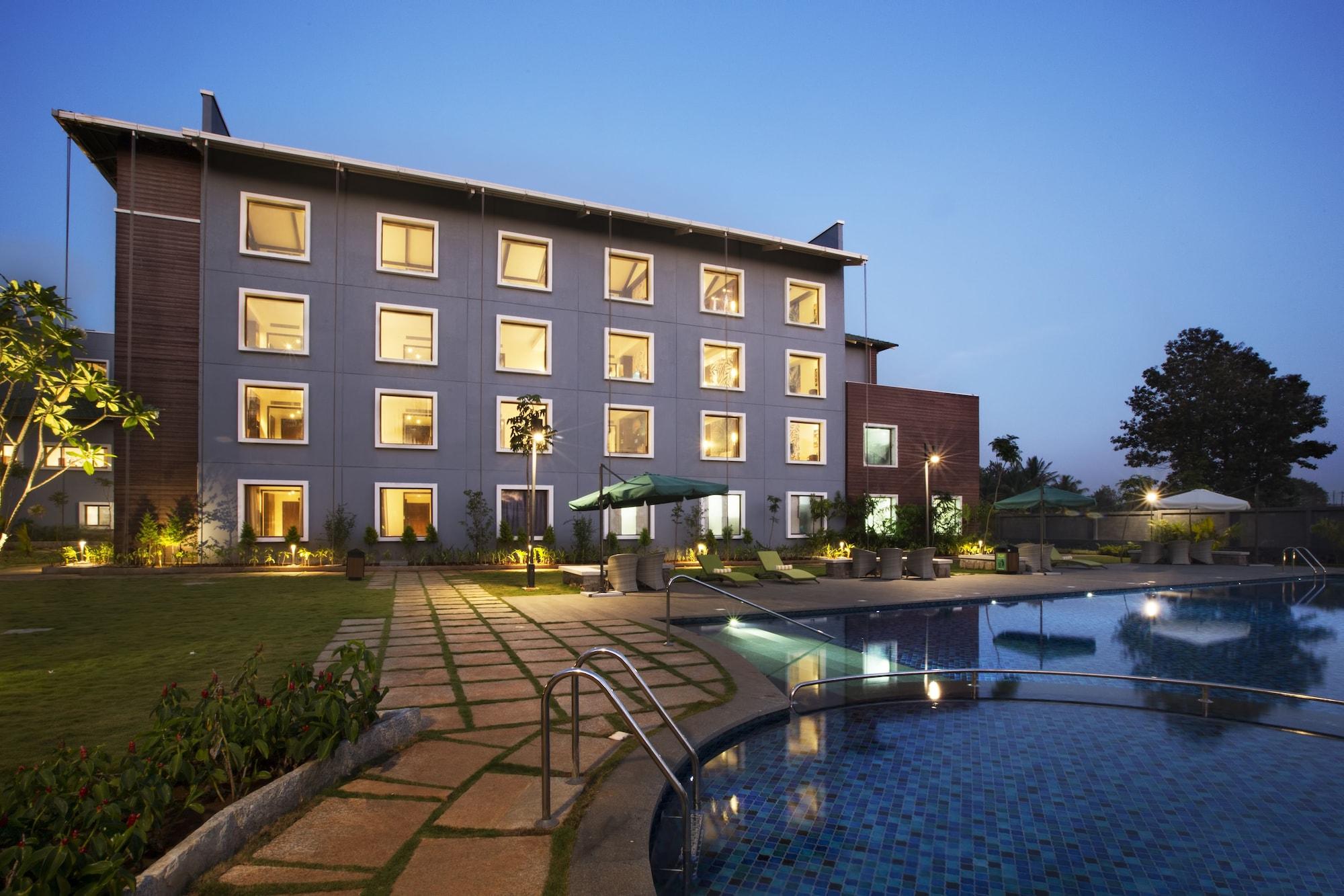 Vista Exterior Purple Palms Resort & Spa