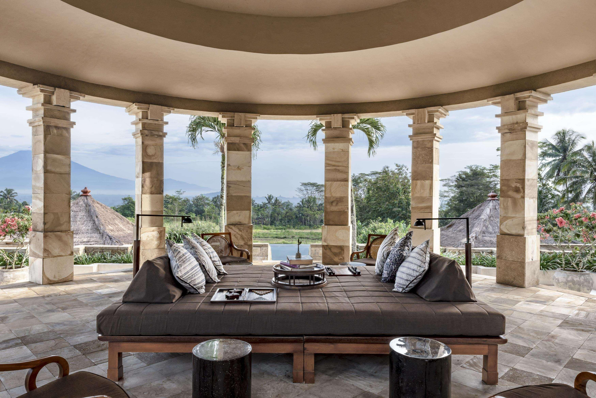 Vista Lobby Amanjiwo