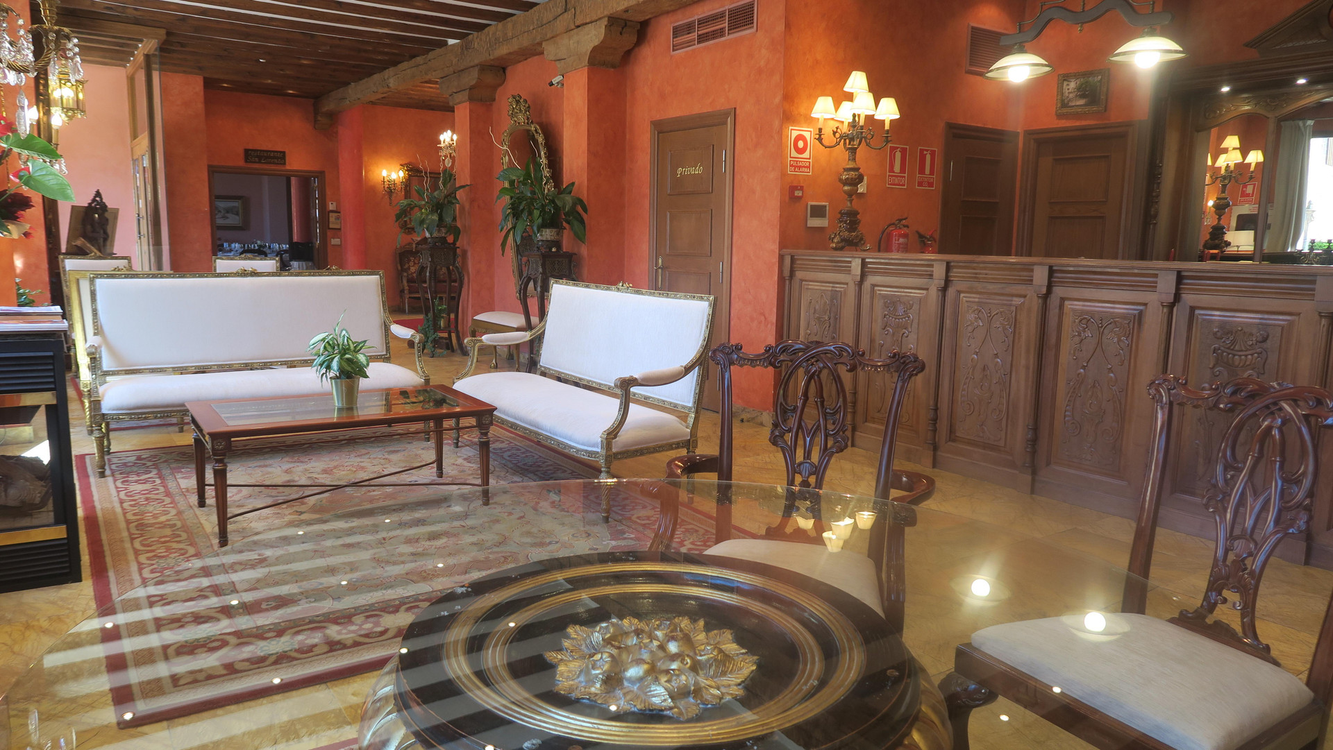 Vista Lobby Palacio Azcarate Hotel