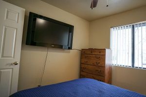 Alquiler Vacacional - SERENE CABIN RETREAT IN COUNTRY CLUB WITH HUGE DECK AND PEACEFUL FOREST VIEWS