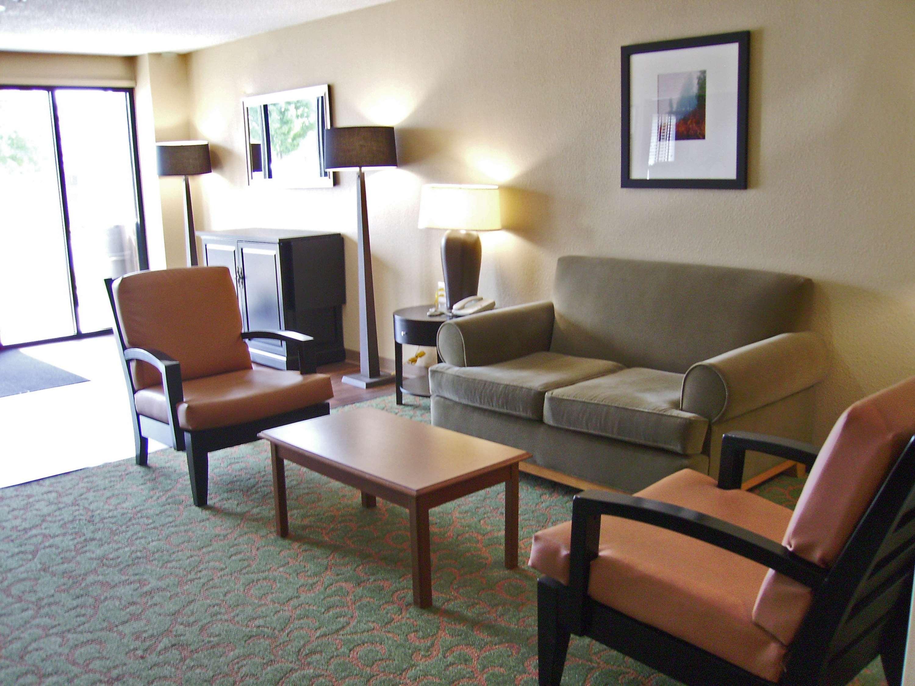 Vista Lobby Extended Stay America Suites Tulsa Midtown