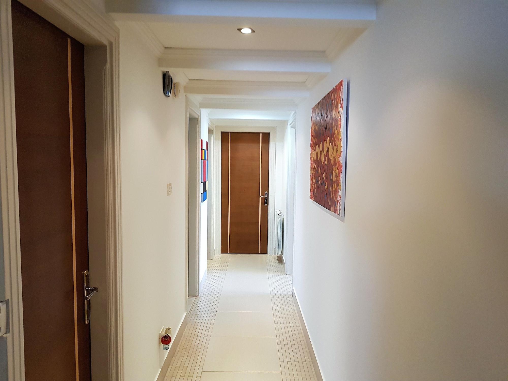 Varios Green Hill Village