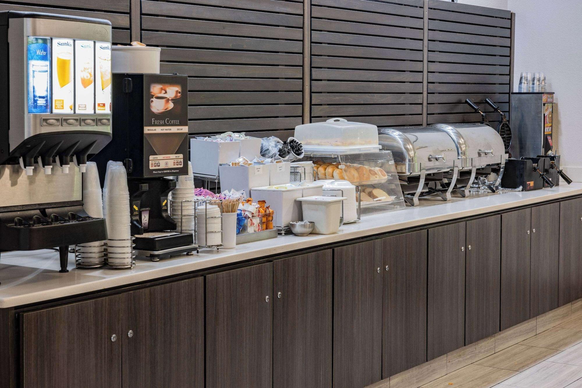 Restaurant La Quinta Inn & Suites by Wyndham Norfolk