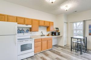 Alquiler Vacacional - Apt w/ Lake Views - Day Trip to Virginia Tech!