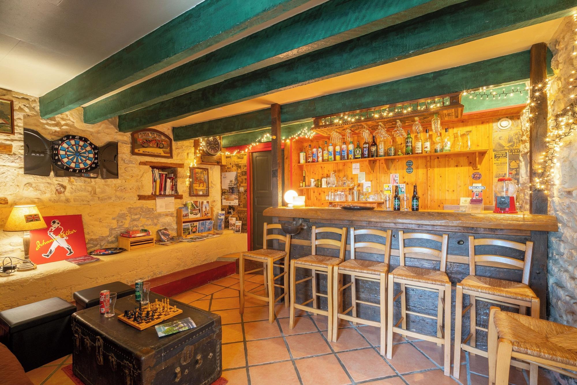 Bar/Salón Bed and Bourgogne