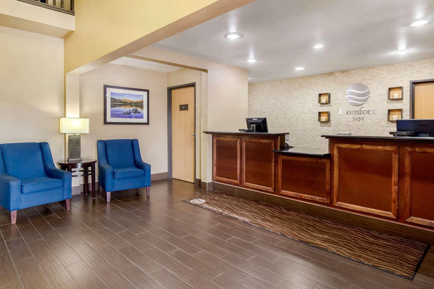 Vista Lobby Comfort Inn & Suites Greeley