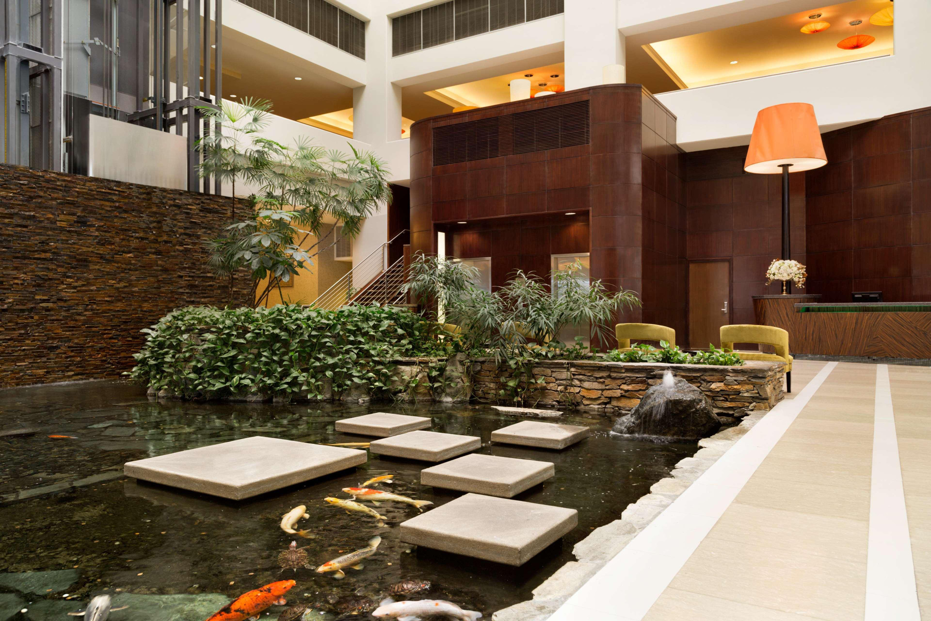 Vista Lobby Embassy Suites Los Angeles - Glendale