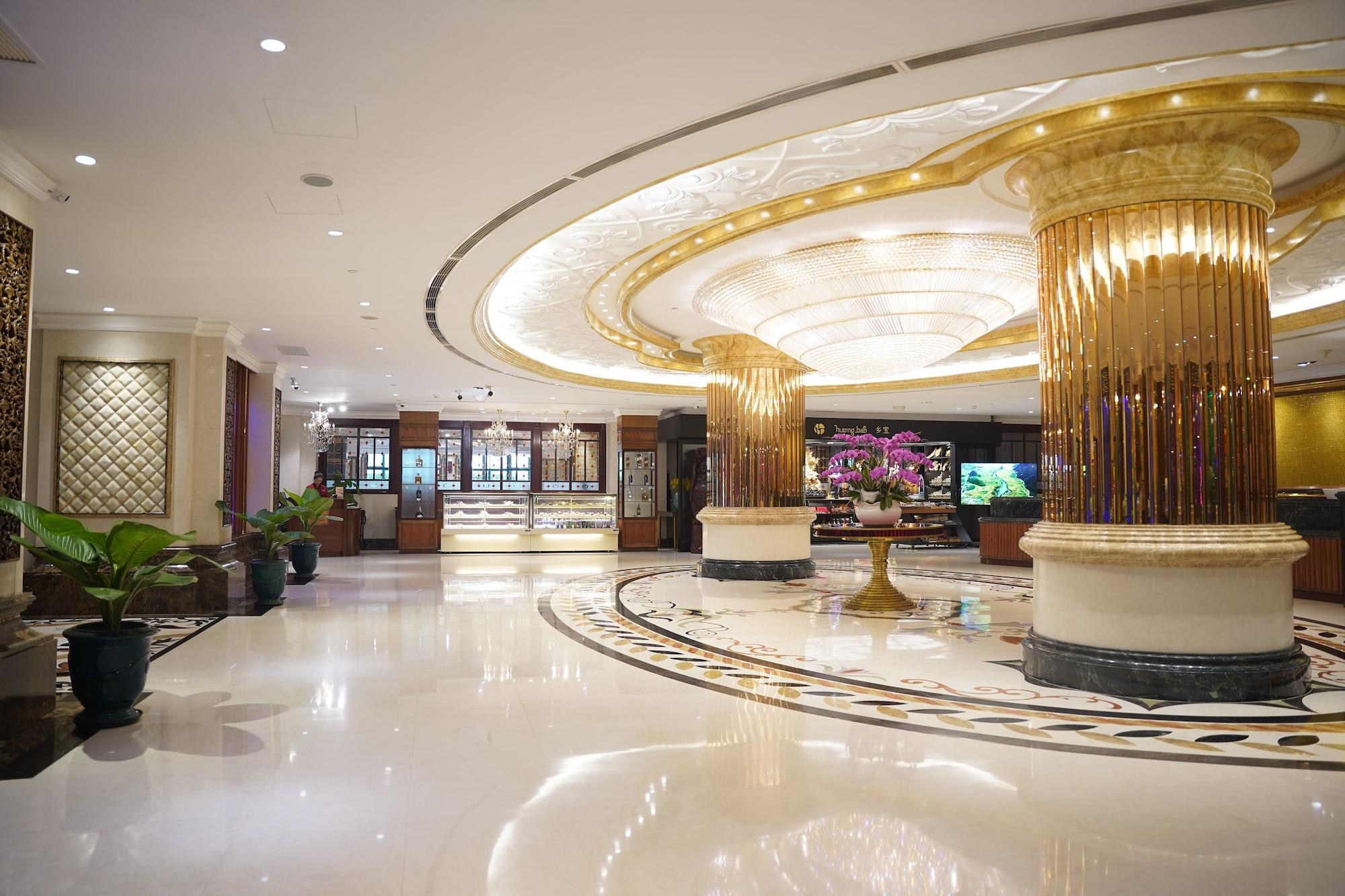 Vista Lobby Windsor Plaza Hotel
