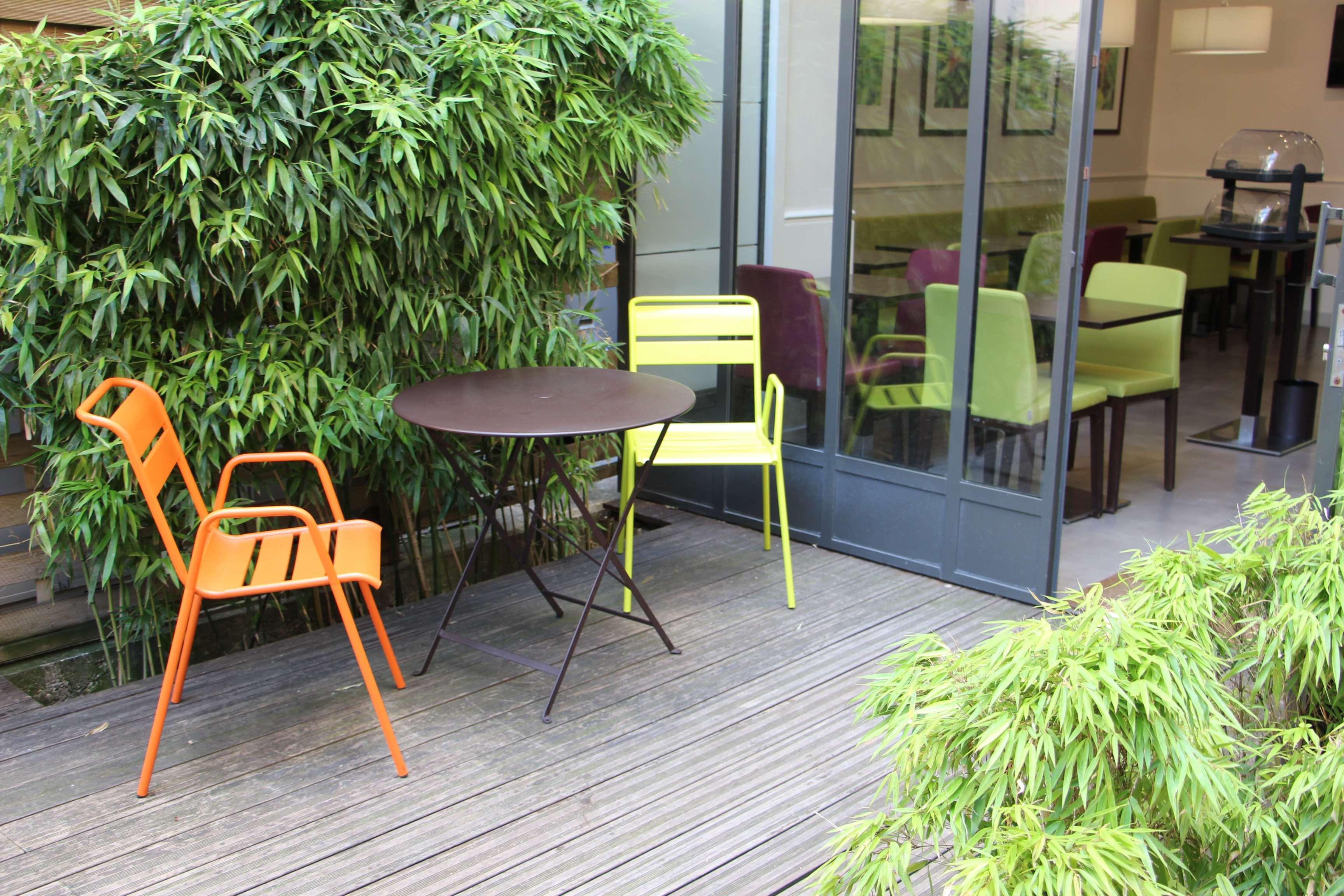 Vista Exterior Best Western Rives de Paris La Defense