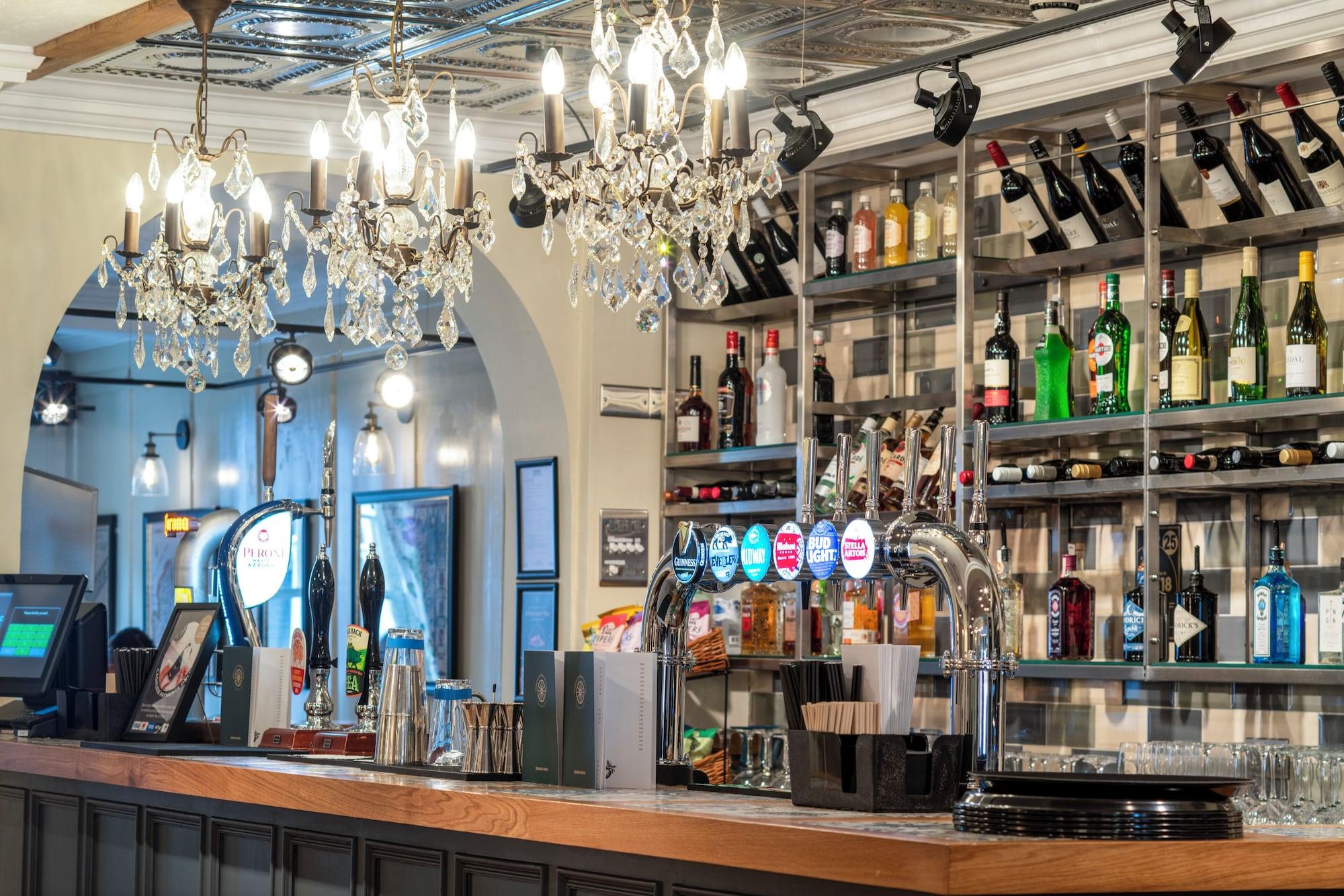 Bar/Salón The Kings Arms and Royal Hotel, Godalming, Surrey