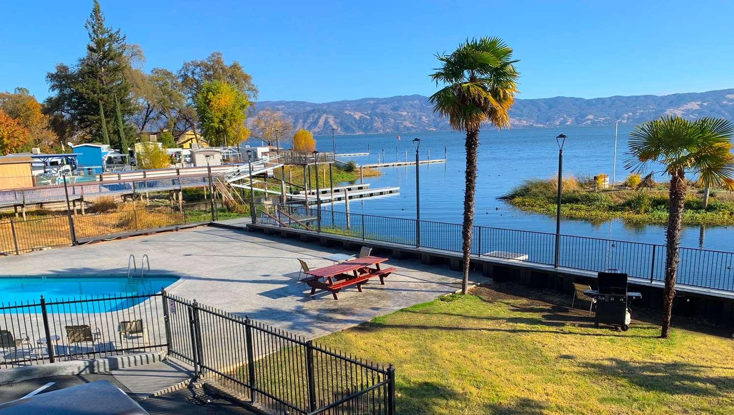 Vista Exterior Anchorage Inn Lakeport