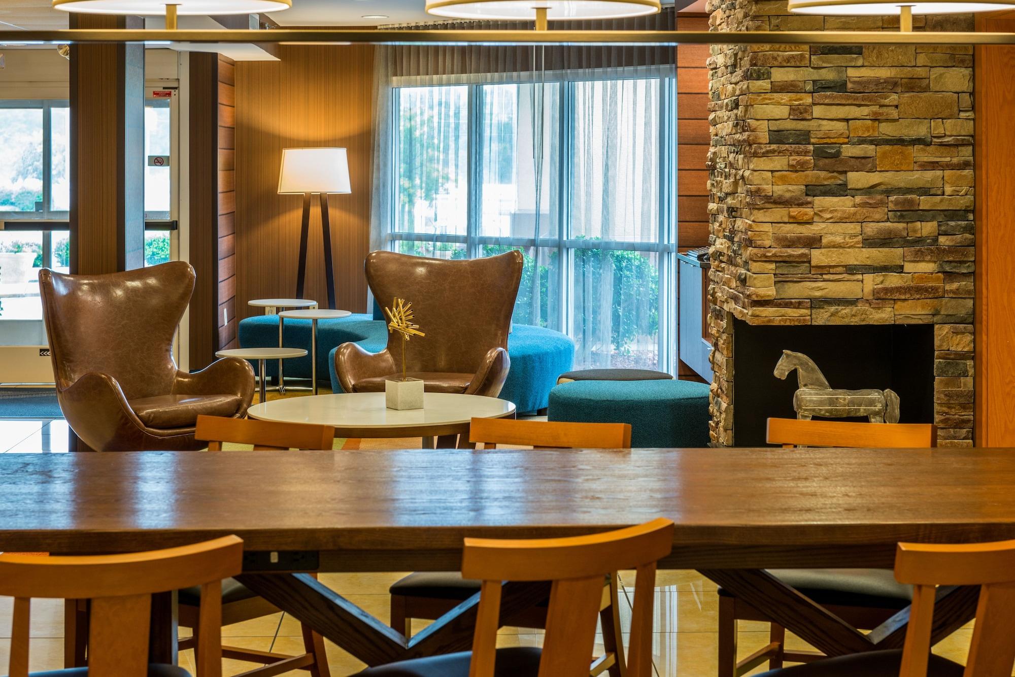 Vista Lobby Fairfield Inn & Suites by Marriott Nashville at Opryland