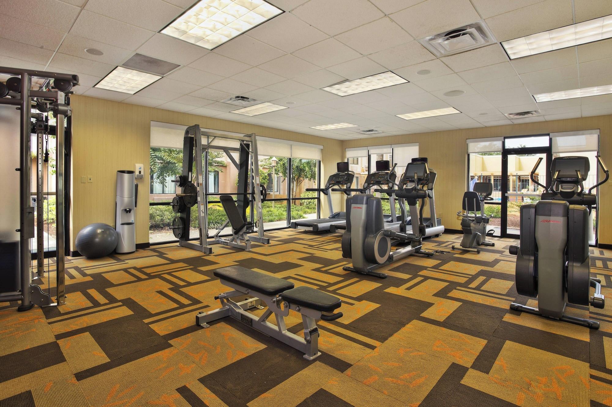 Gimnasio Courtyard by Marriott Gulfport Beachfront