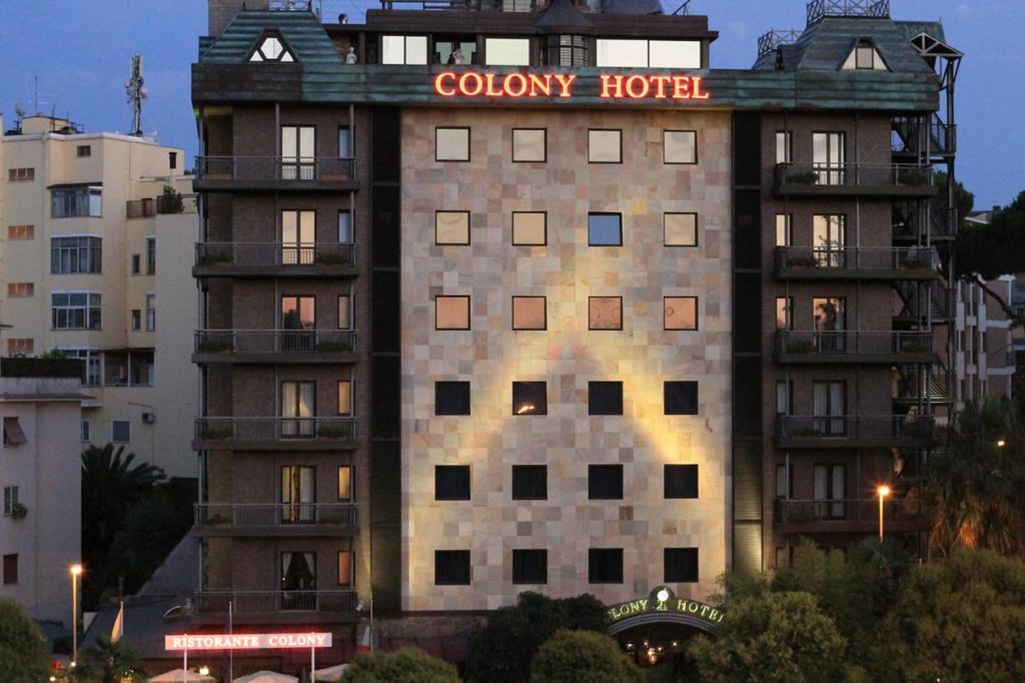 Vista Exterior Colony Hotel