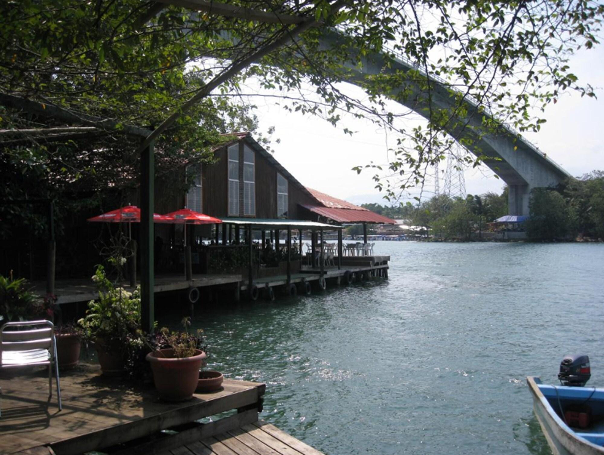 Vista Exterior Hotel y Restaurante Backpackers