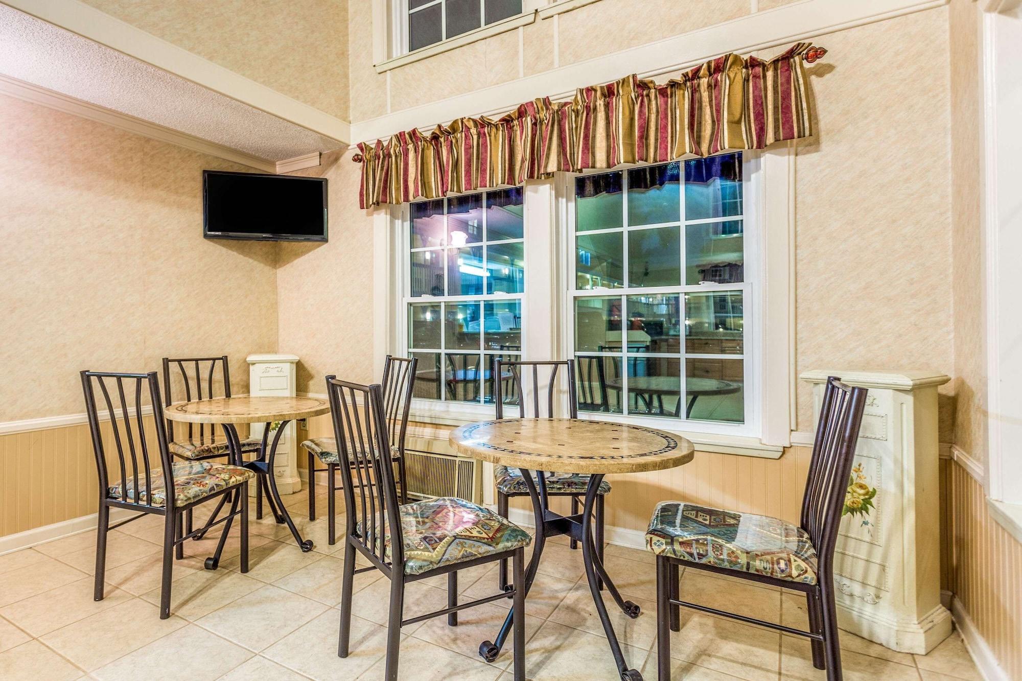 Restaurant Days Inn by Wyndham Cornelia