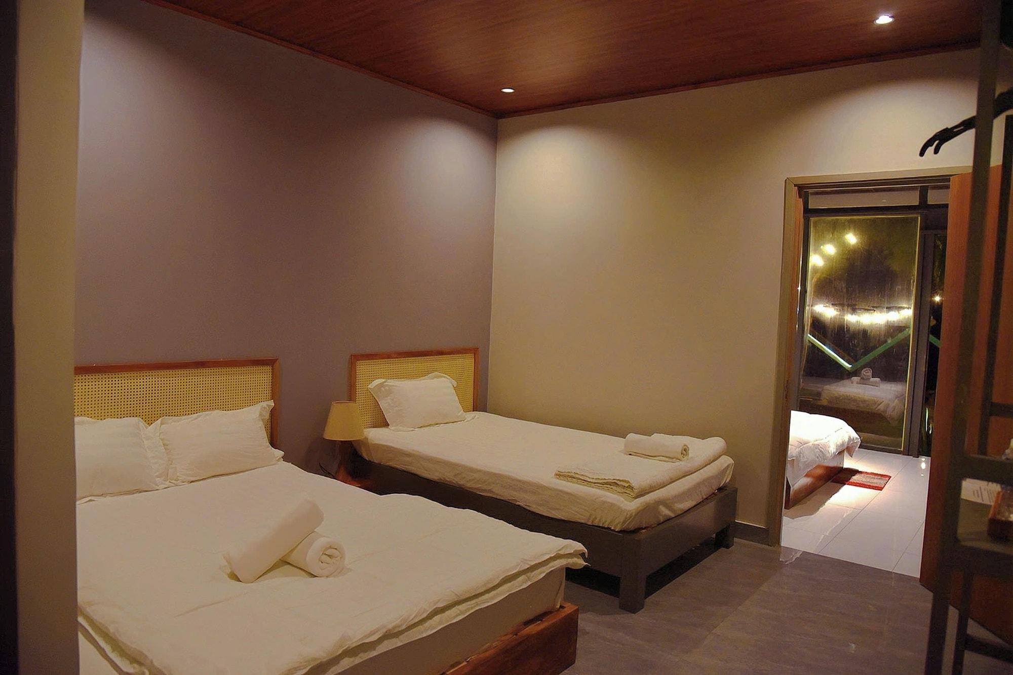 Varios Waikiki Lagi Beach Homestay & restaurant