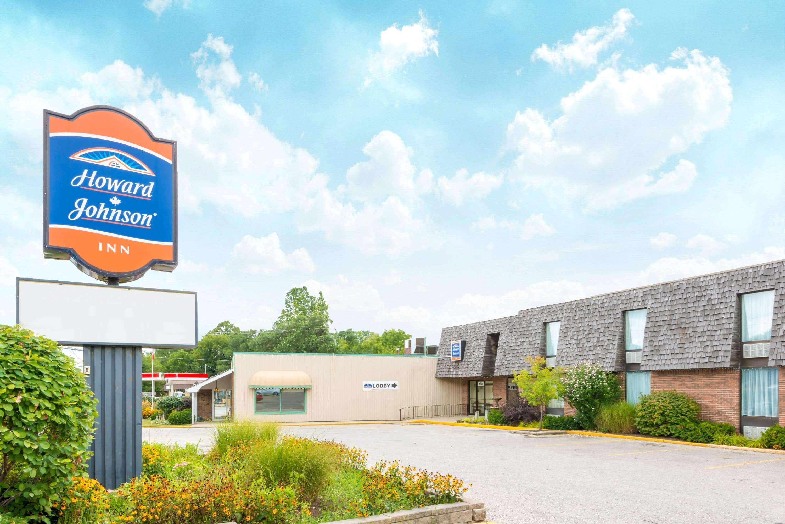 Vista Exterior Howard Johnson by Wyndham Tillsonburg