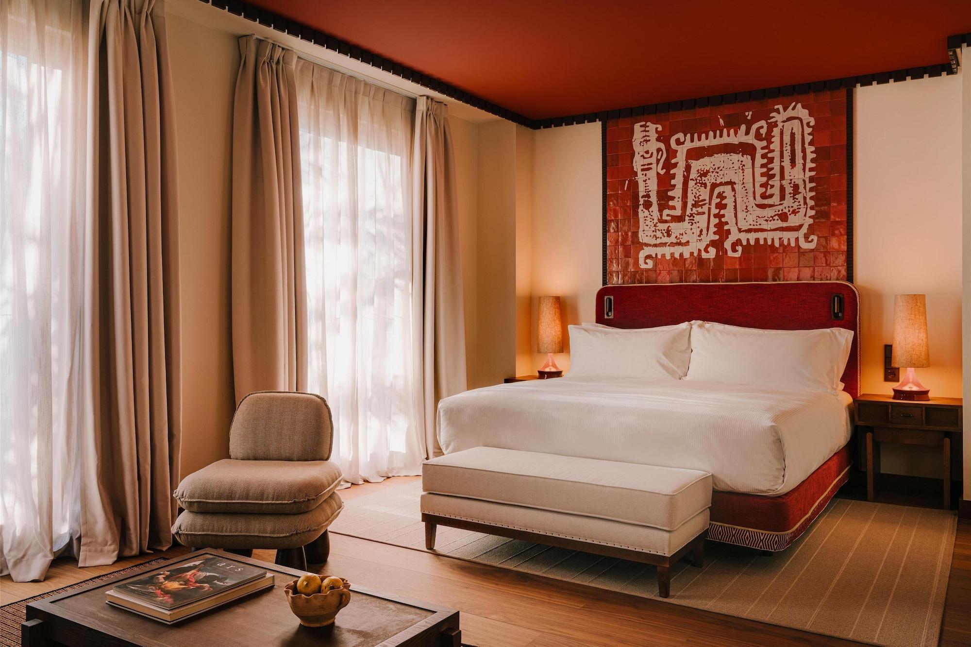 Habitación Palacio De Godoy Caceres, Curio Collection By Hilton