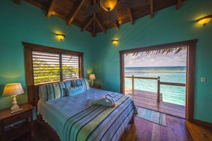 Alojamiento - All INCLUSIVE BELIZE PRIVATE ISLAND RENTAL WITH OVER WATER BUNGALOW AND CHEF