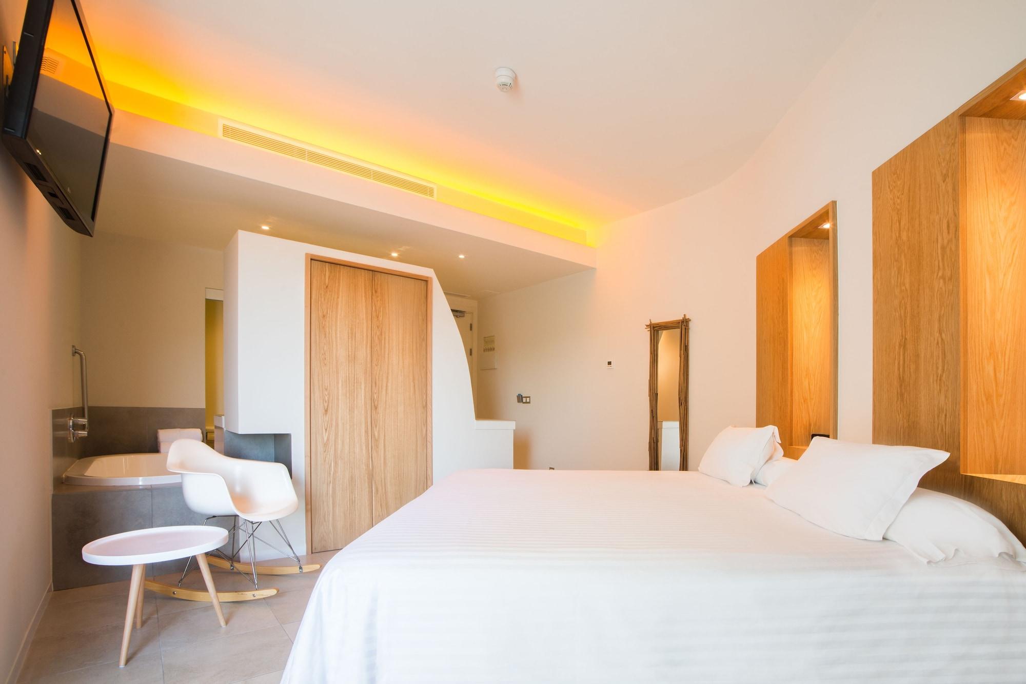Habitación Higueron Hotel Malaga, Curio Collection by Hilton