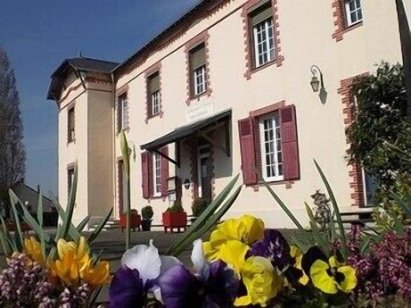 Varios Auberge de l'Ombrée