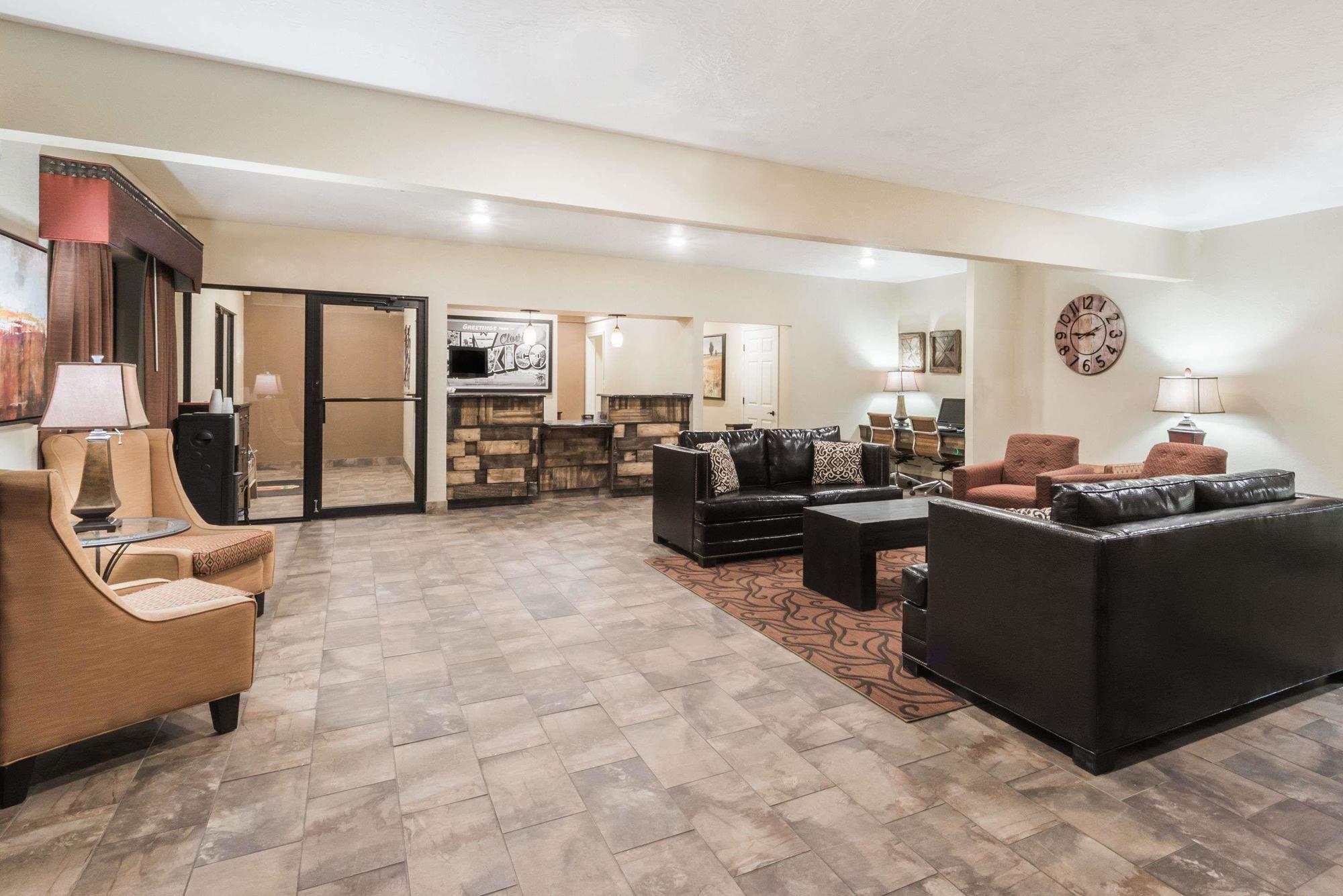 Vista Lobby Super 8 Clovis