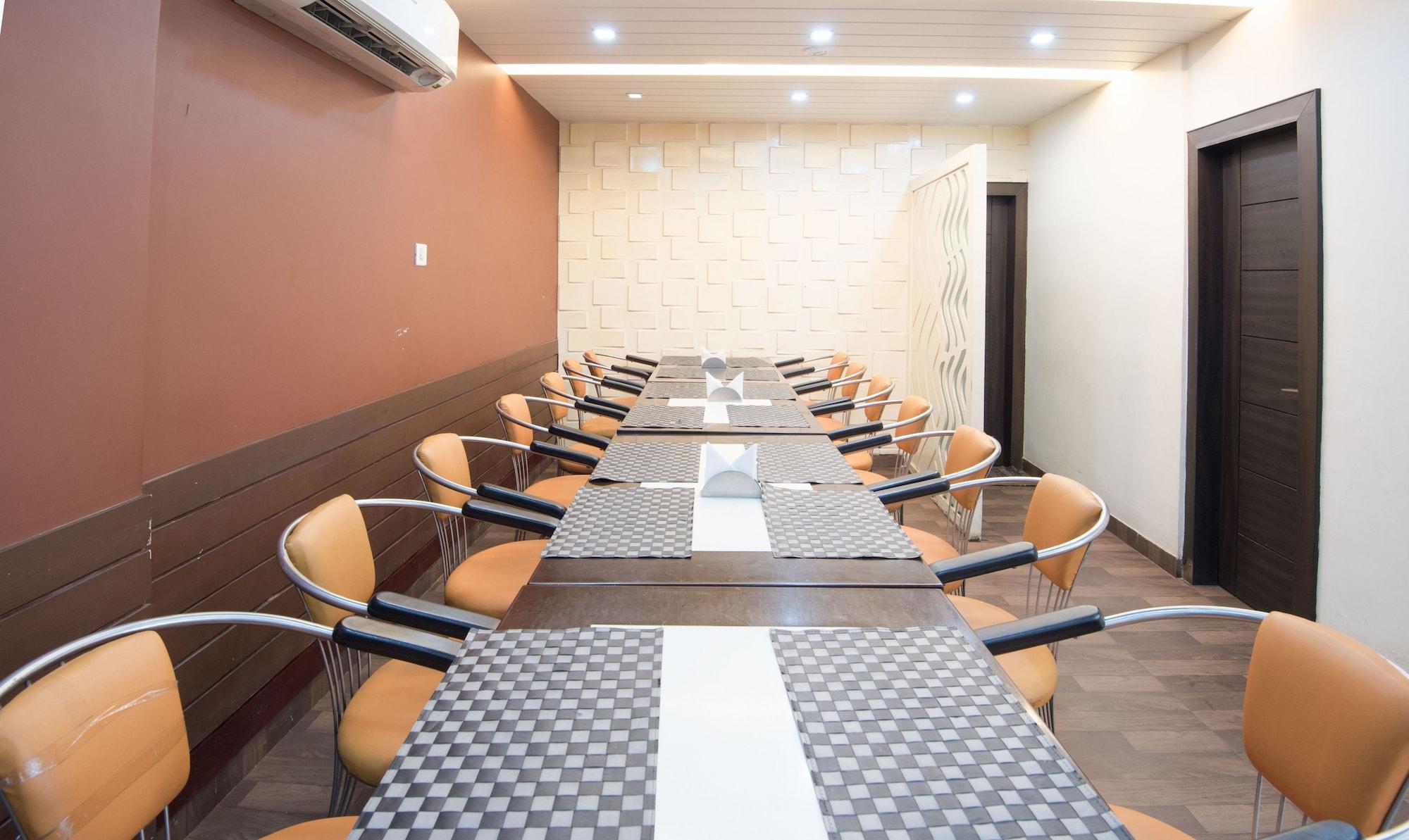 Sala de Reuniones Treebo King'S Court Chandrasekharpur
